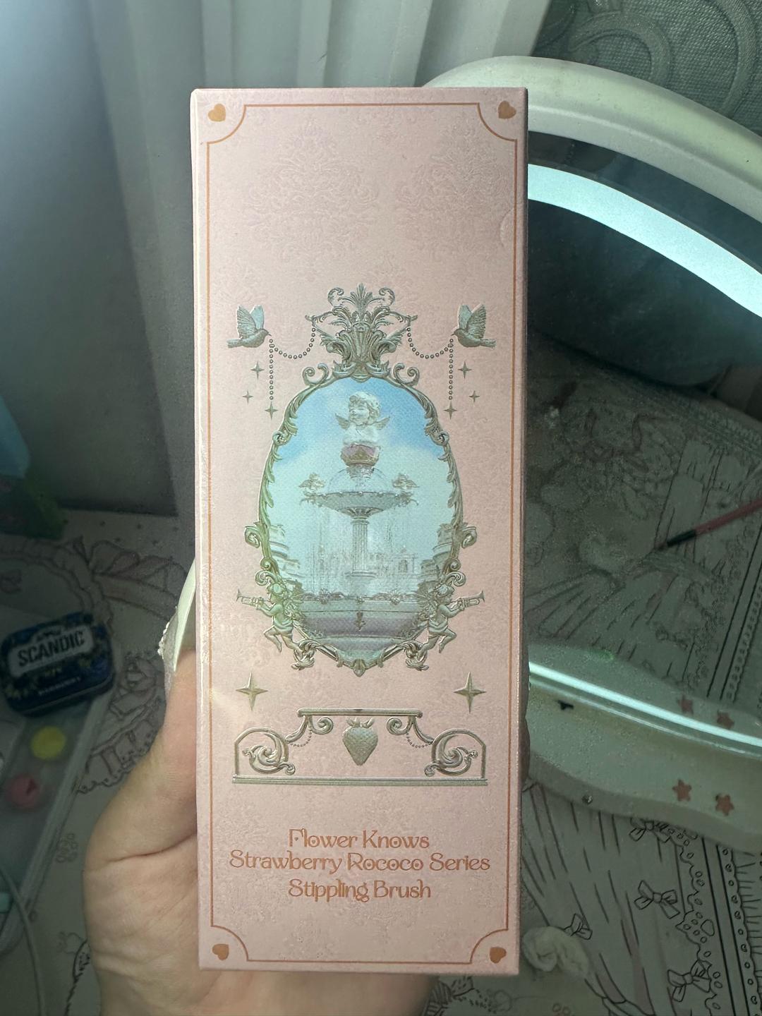 Flower Knows Кисть для макияжа Flower knows Strawberry Rococo Series — фото 2