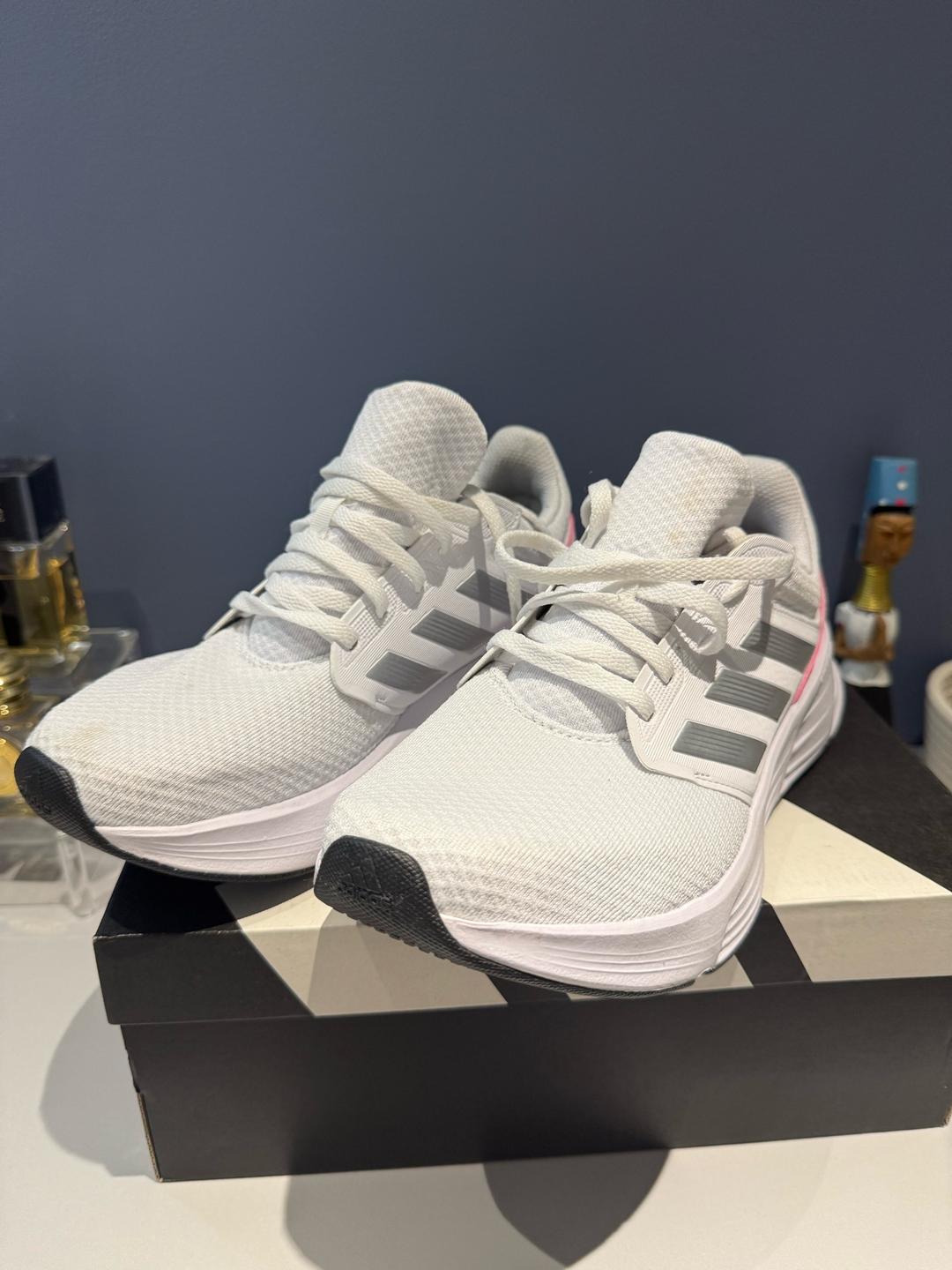 Adidas Кроссовки Adidas женские running белые с розовым — фото 2