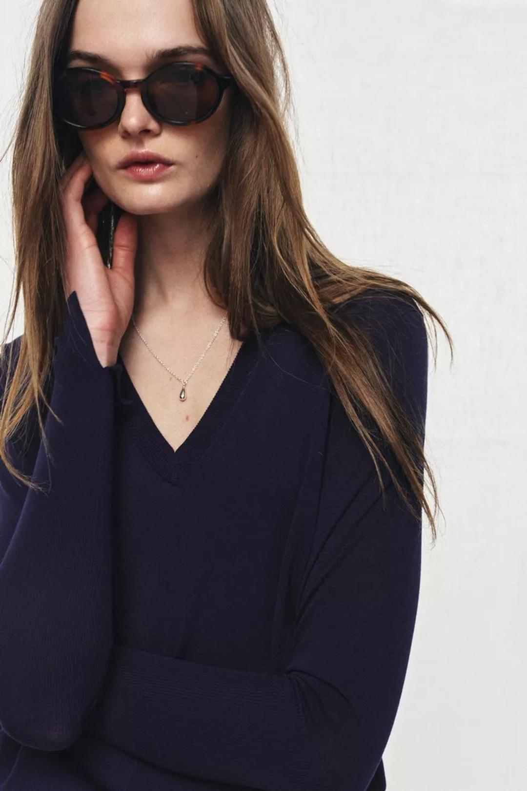 Zara Темно-синий джемпер с V-образным вырезом — фото 2