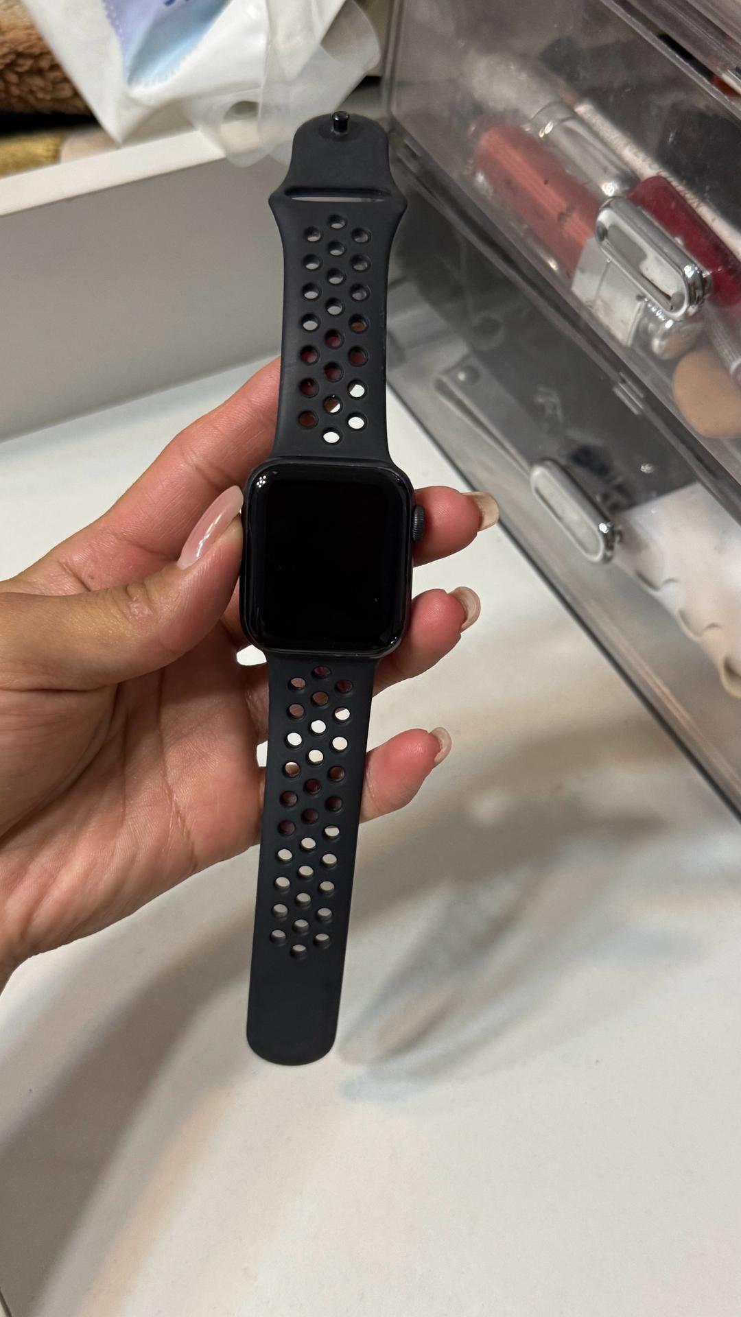 Apple Apple Watch SE — фото 2