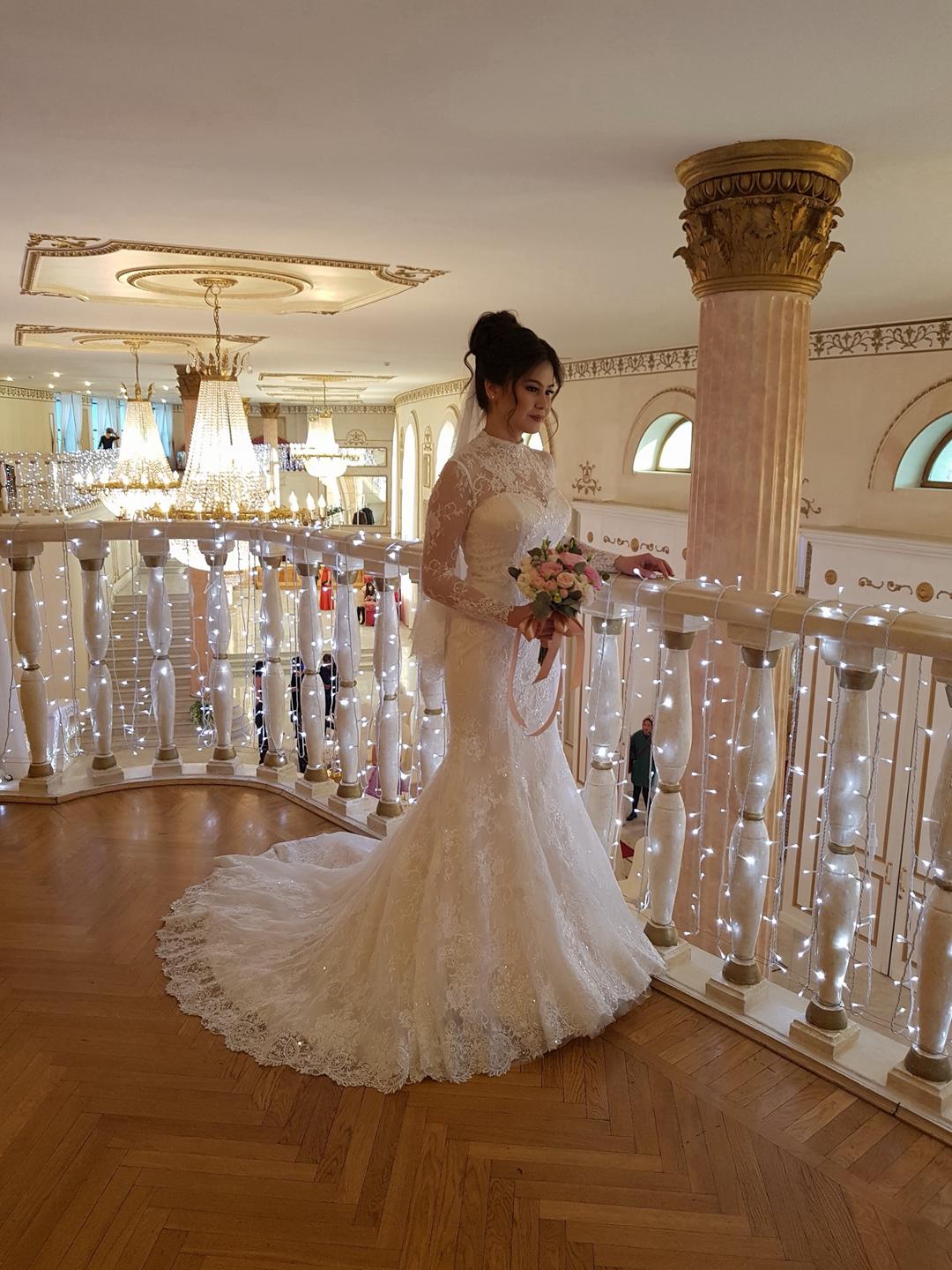 A. Bellucci Свадебное платье силуэта рыбка с длинным рукавом и шлейфом — фото 2