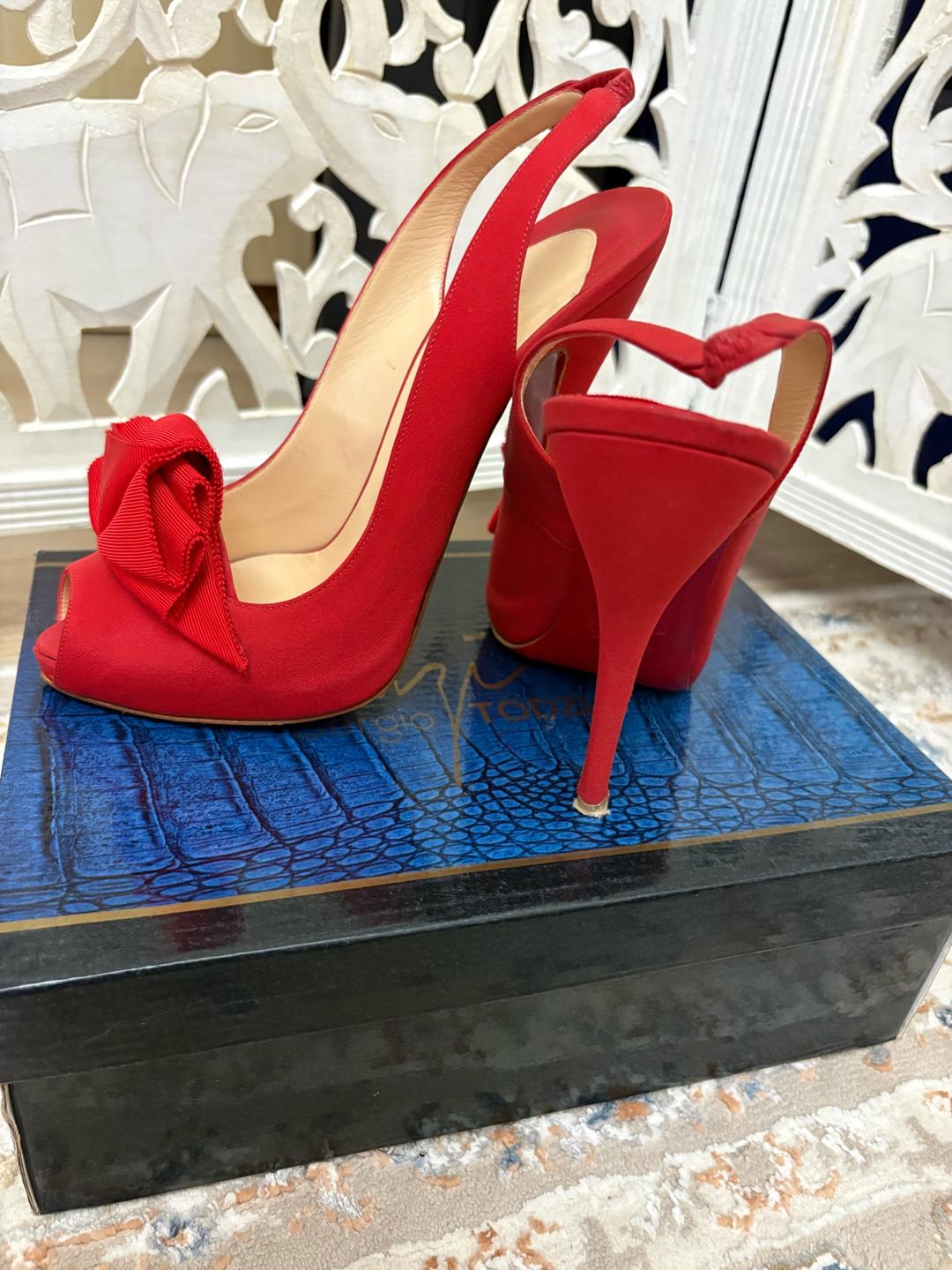 Ярко-красные вечерние босоножки/туфли в стиле Louboutin с акцентными бантами — фото 2