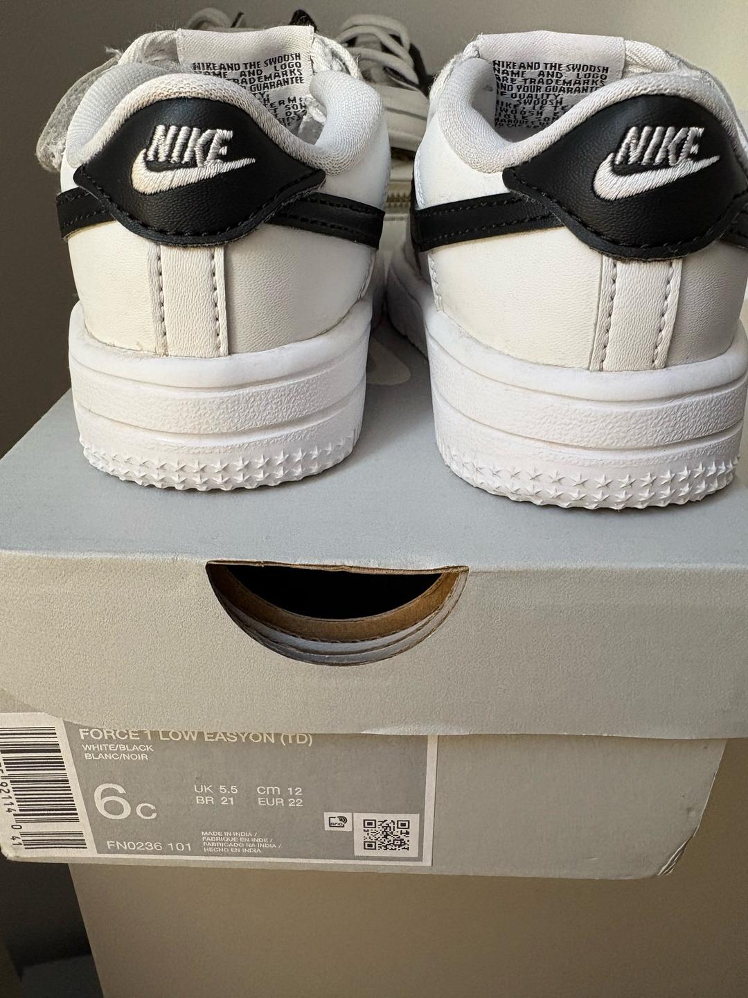 Nike Продам детские кроссовки Nike Air Force — фото 2