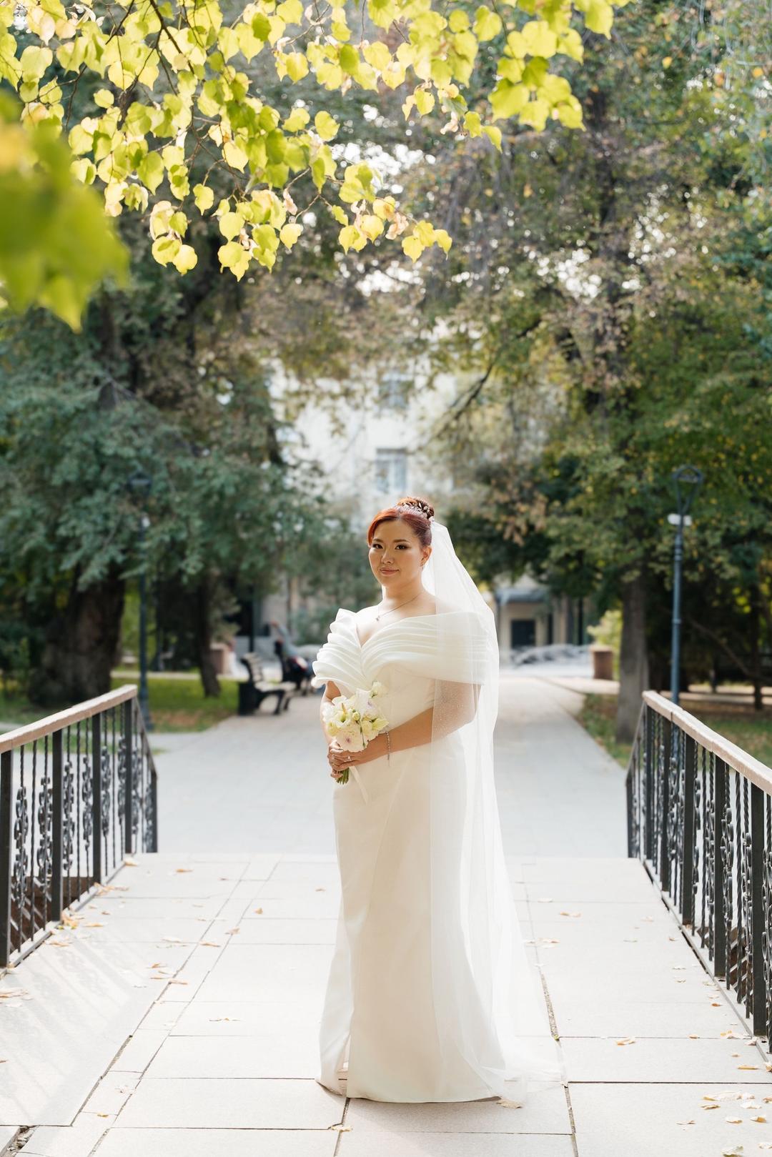 Свадебное платье с открытыми плечами plus size — фото 2
