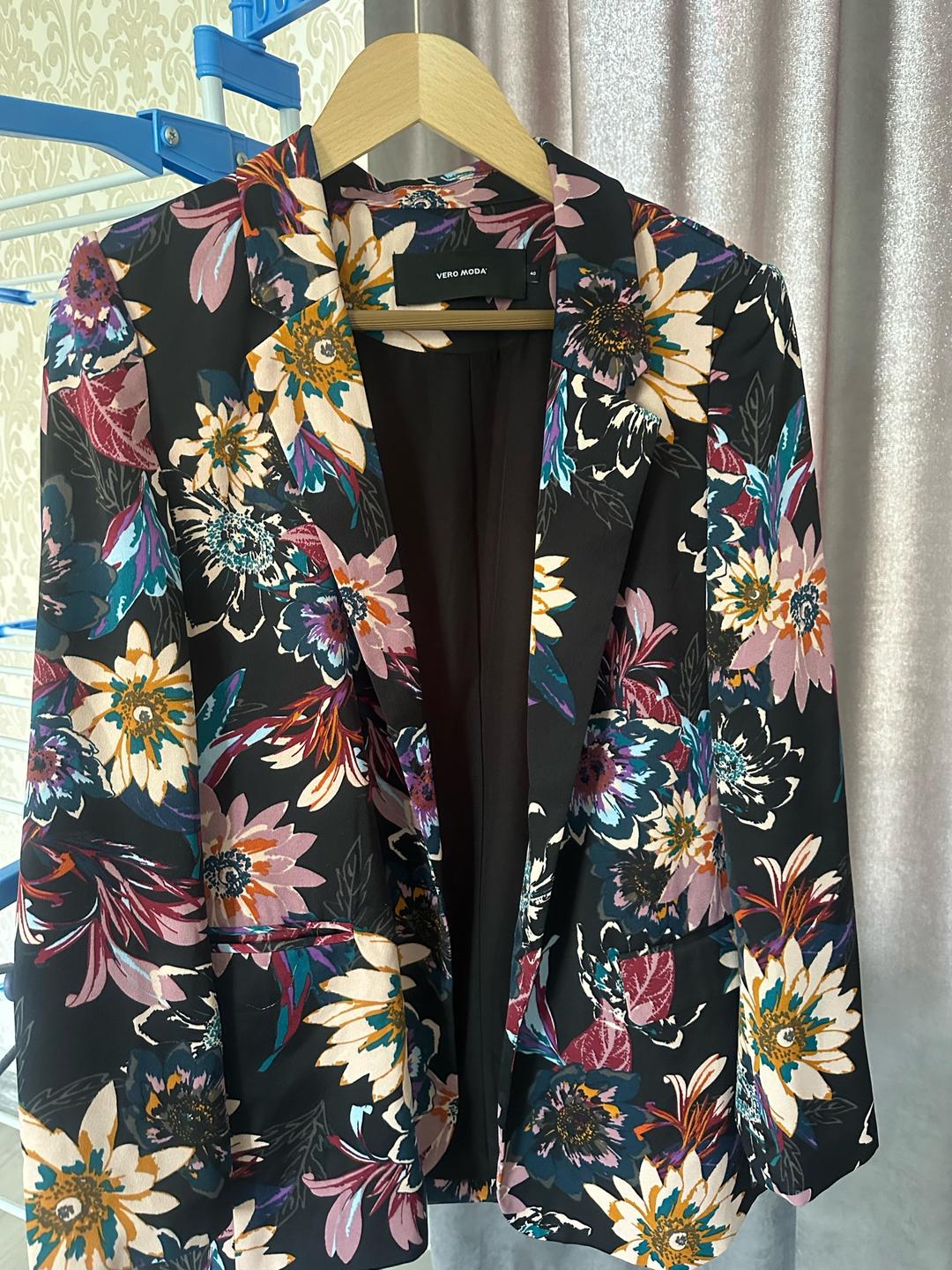Vero Moda Пиджак VERO MODA с цветочным принтом — фото 2