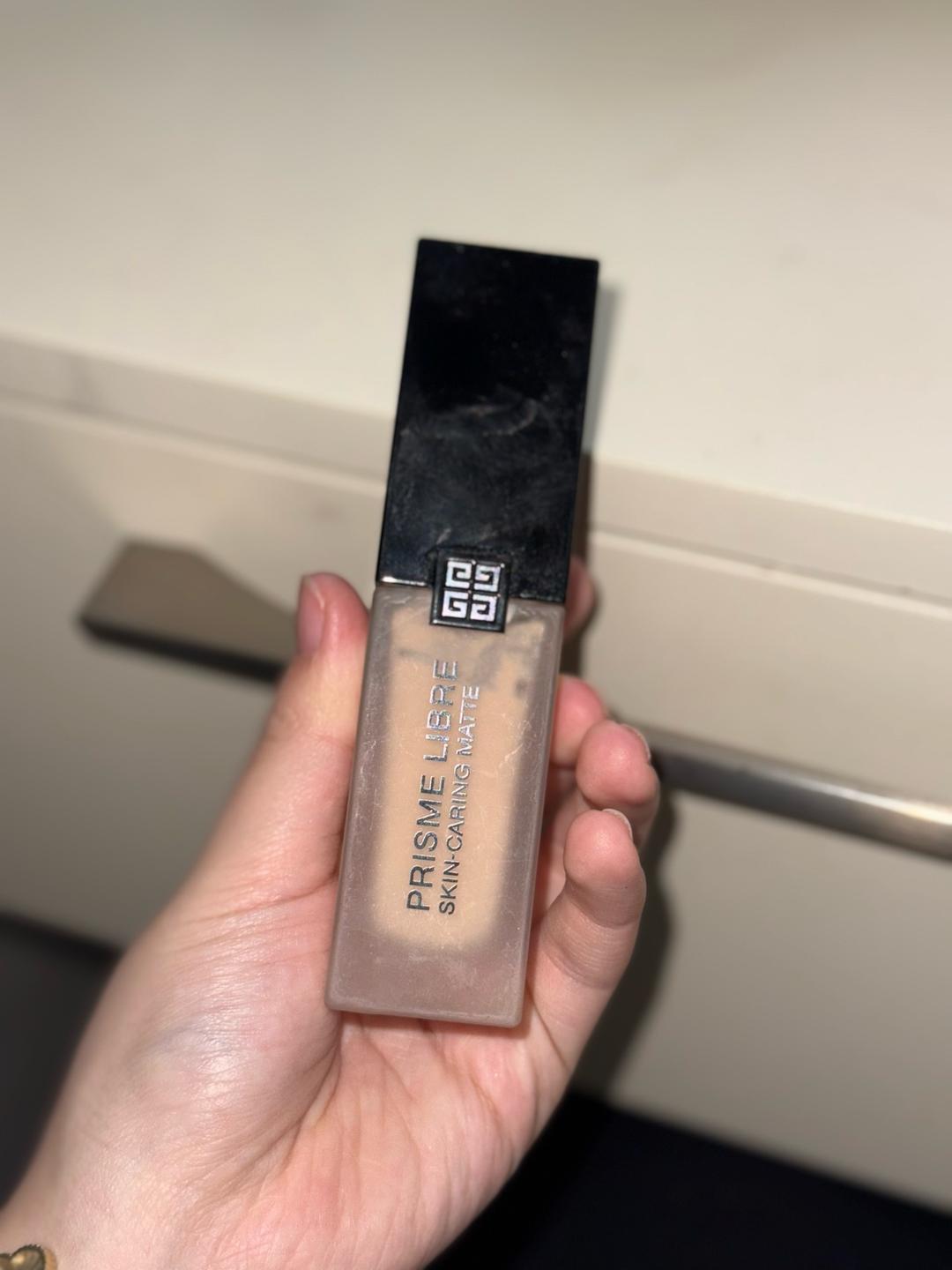 Givenchy Тональный крем Givenchy Prisme Libre Skin-Caring Matte — фото 2