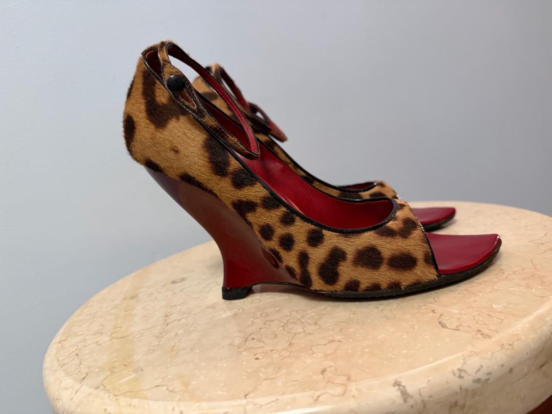 Yves Saint Laurent Yves Saint Laurent Animal Print Calf Hair Ankle Strap Wedge Sandals Size 39 — фото 2