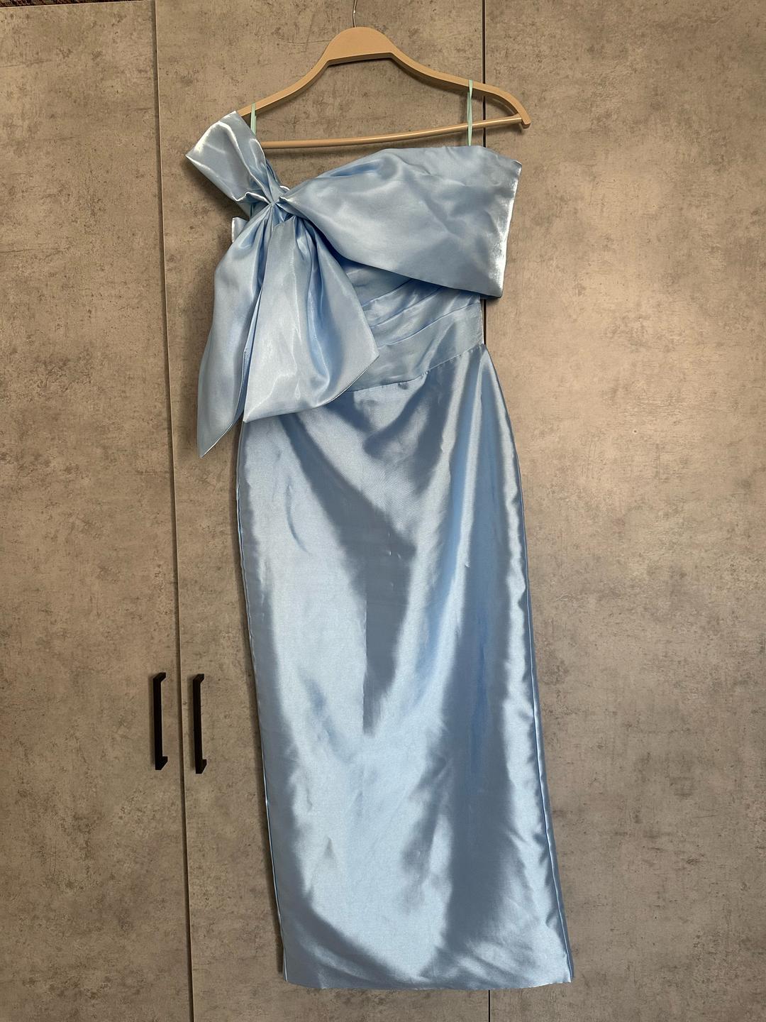 100% polyester Атласное красивое платье миди с бантом, открытое плечо — фото 2