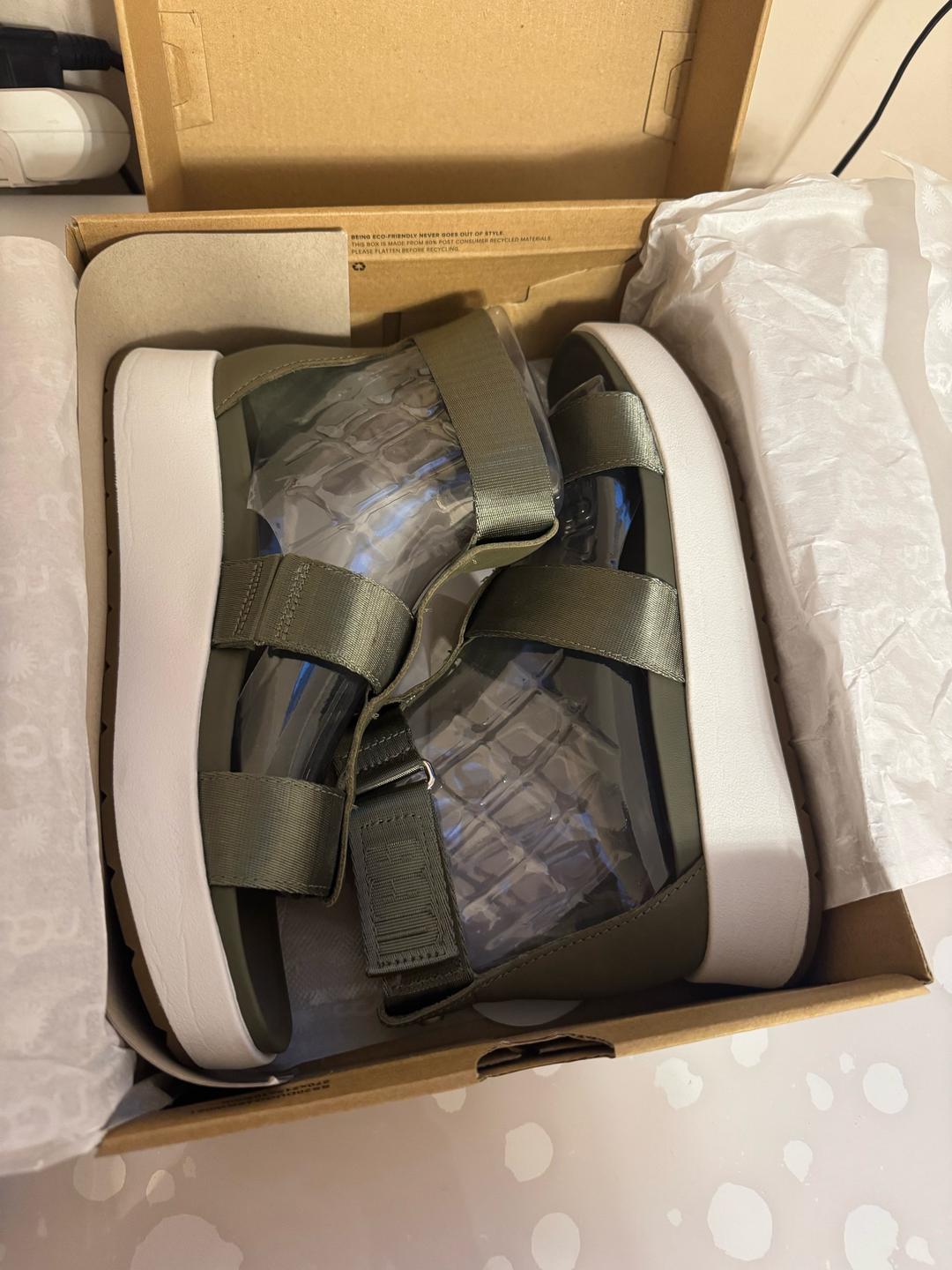 UGG Продам летние сандали Ugg 38 размера — фото 2