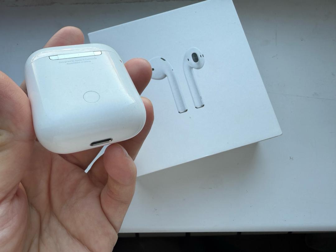Apple Беспроводные наушники Apple AirPods — фото 2