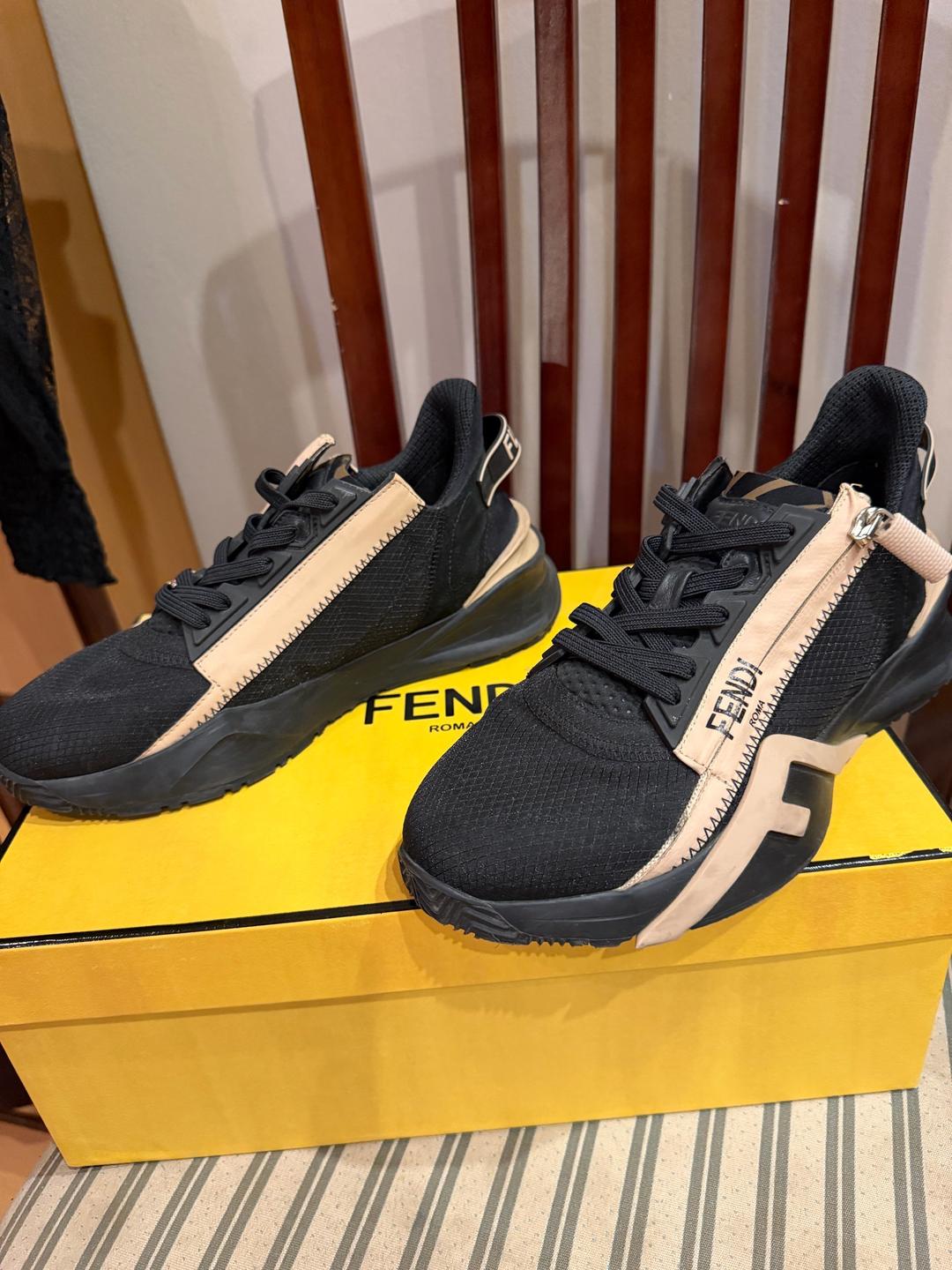 Fendi Оригинал купленные в Dubai mall с чеком новые кроссовки Fendi Flow — фото 2