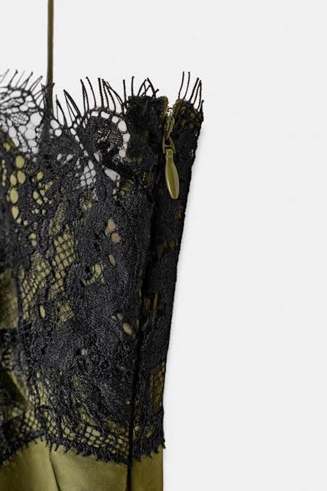 Zara Платье атласное с кружевом — фото 2