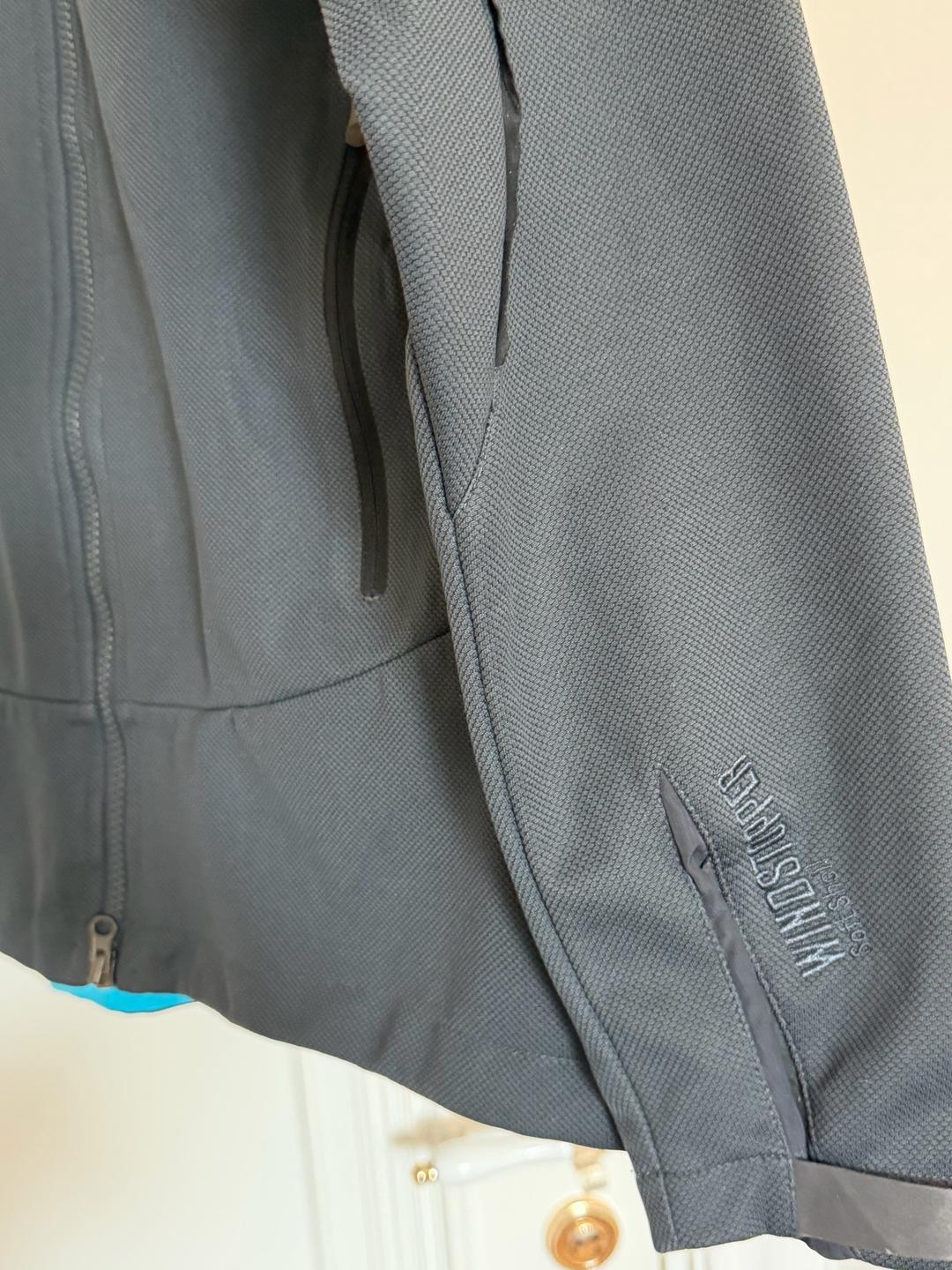 Adidas Женская куртка adidas софтшелл — фото 2