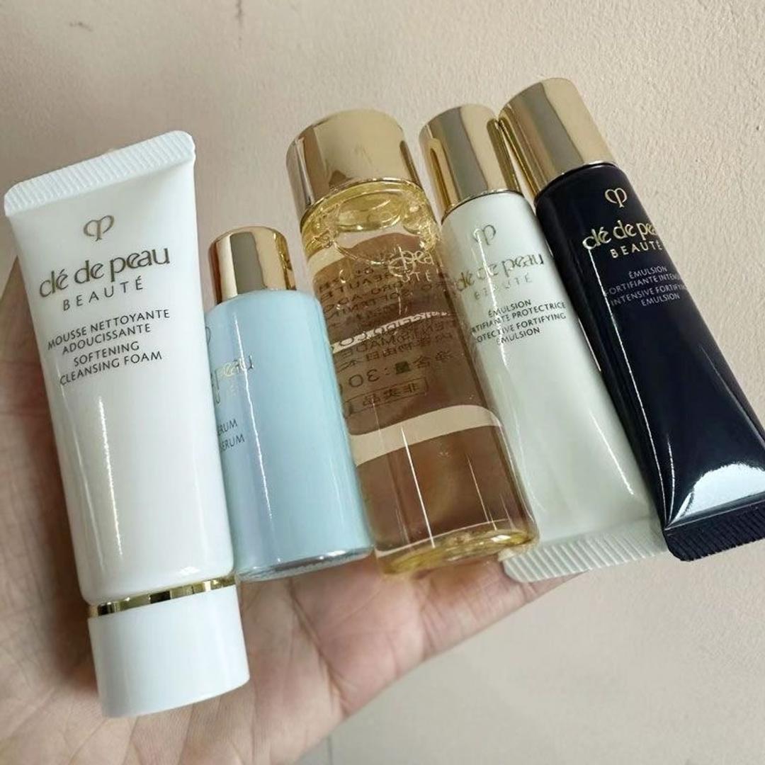 cle de peau Набор миниатюр уходовой косметики Cle De Peau — фото 2