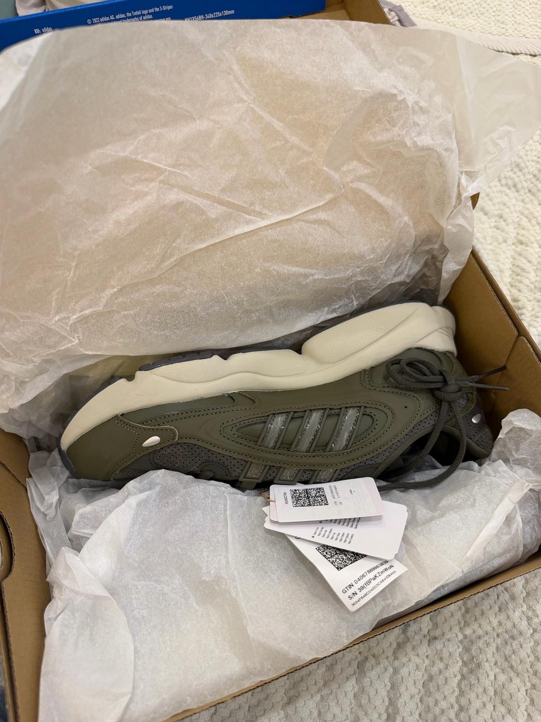 Adidas Новые Кроссовки adidas Ozmillen (43-44) — фото 2