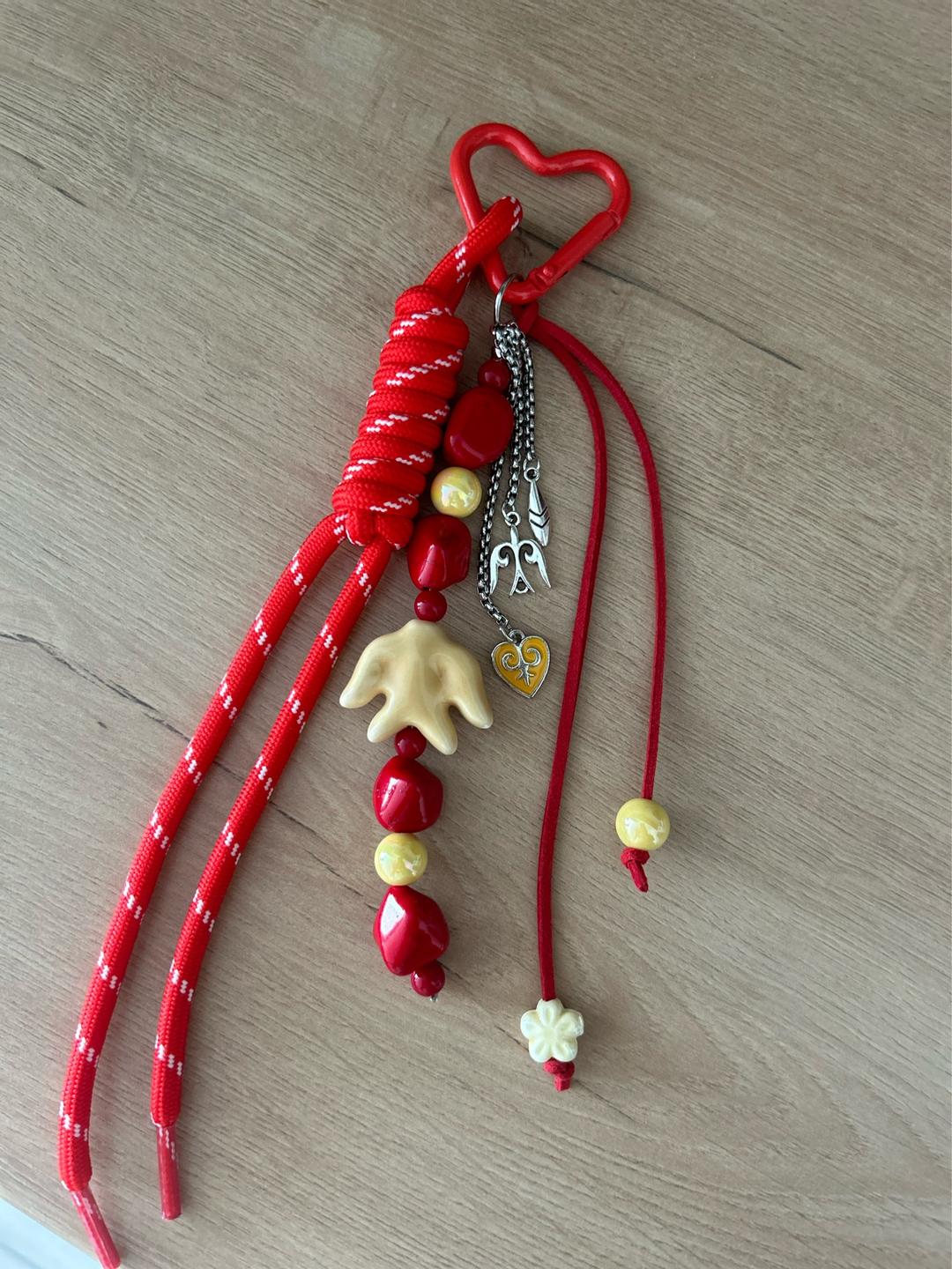 Handmade (ручная работа) Брелок-подвеска с бусинами и карабином — фото 2