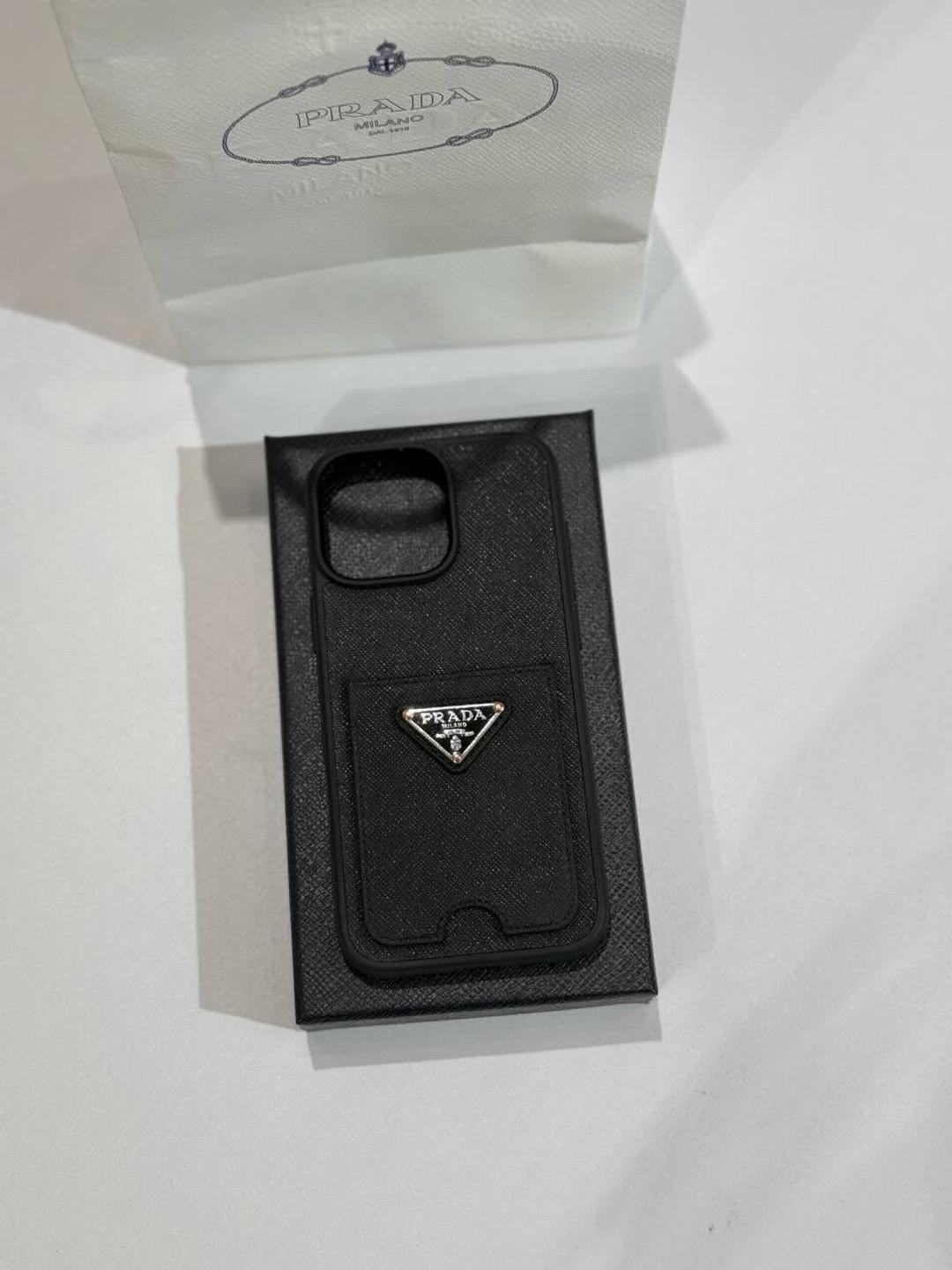 Prada Чехол Prada на 16 Pro Max — фото 2