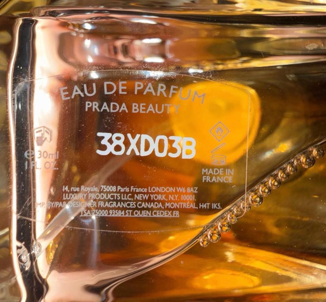Prada Продам парфюмерную воду prada paradoxe 30 мл (мл 25 осталось) — фото 2
