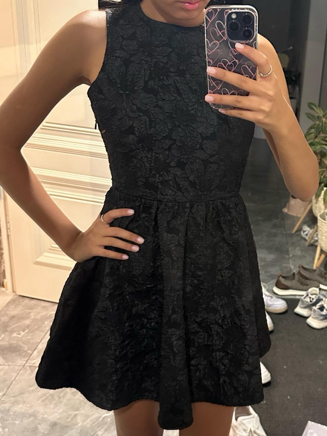 H&M Черное платье с бантом и открытой спиной — фото 2