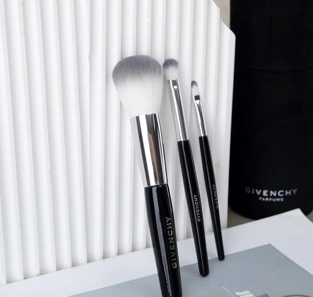 Givenchy Givenchy Beauty набор кистей в дорожном тубусе — фото 2