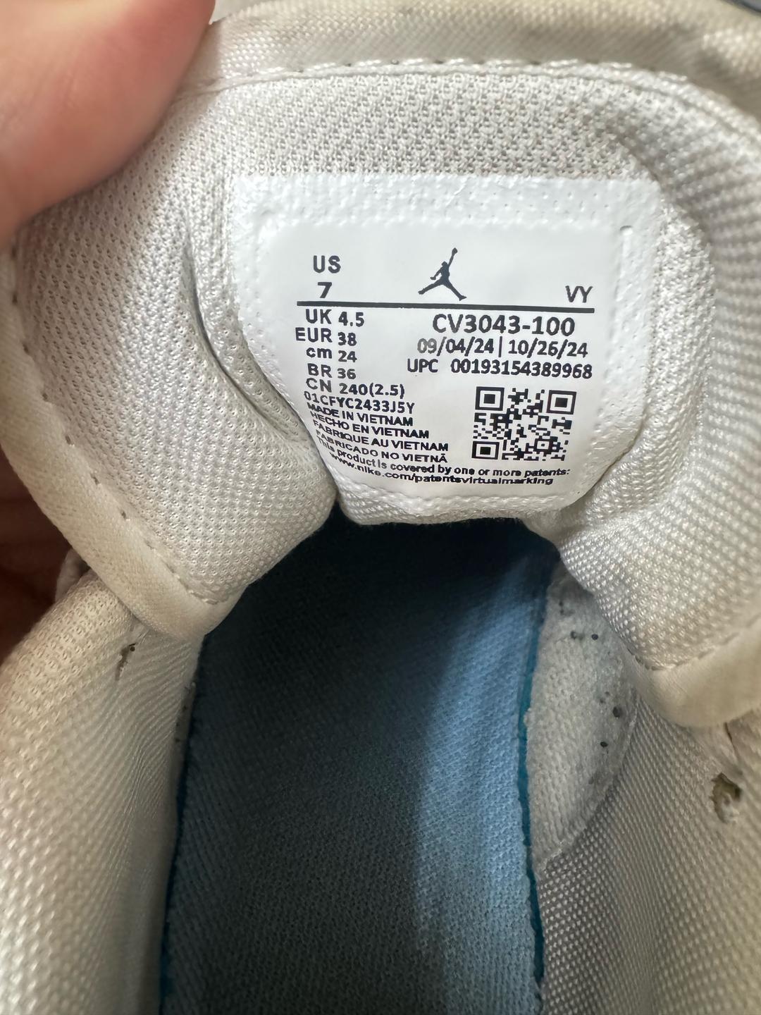 Nike Кроссовки Nike белые с бежевым — фото 2