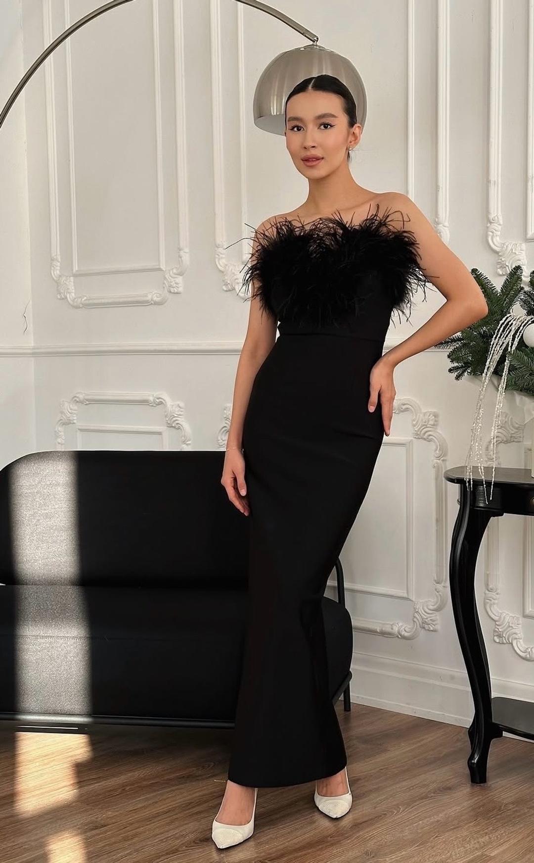 Нет бренда Черноe длинное платье с перьями, la shop — фото 2