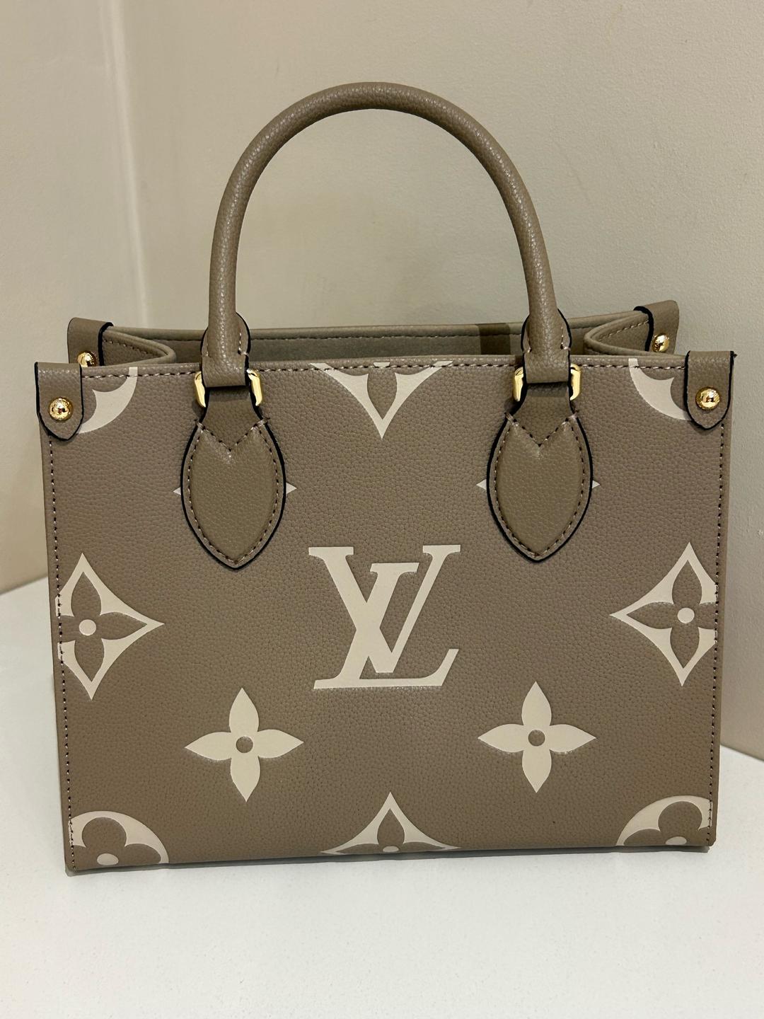 Louis Vuitton Louis Vuitton OnTheGo MMБежевая кожаная сумка — фото 2