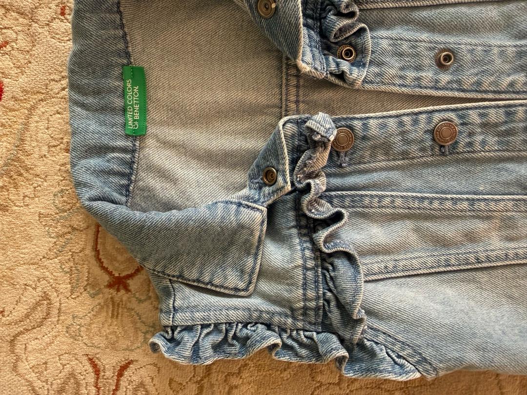 United Colors of Benetton Жилет джинсовый Benetton для девочки 104 размер — фото 2