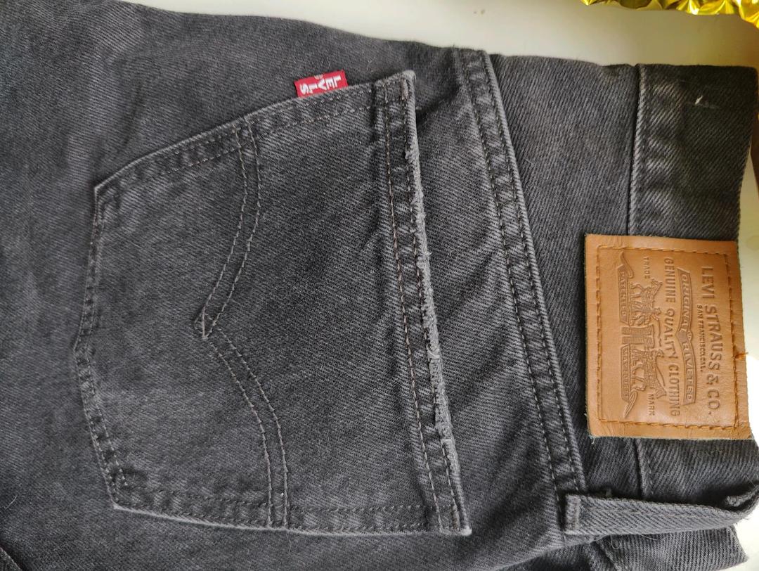 Levi's Levi's  middy ankle bootcut тёмно-серый джинсы — фото 2