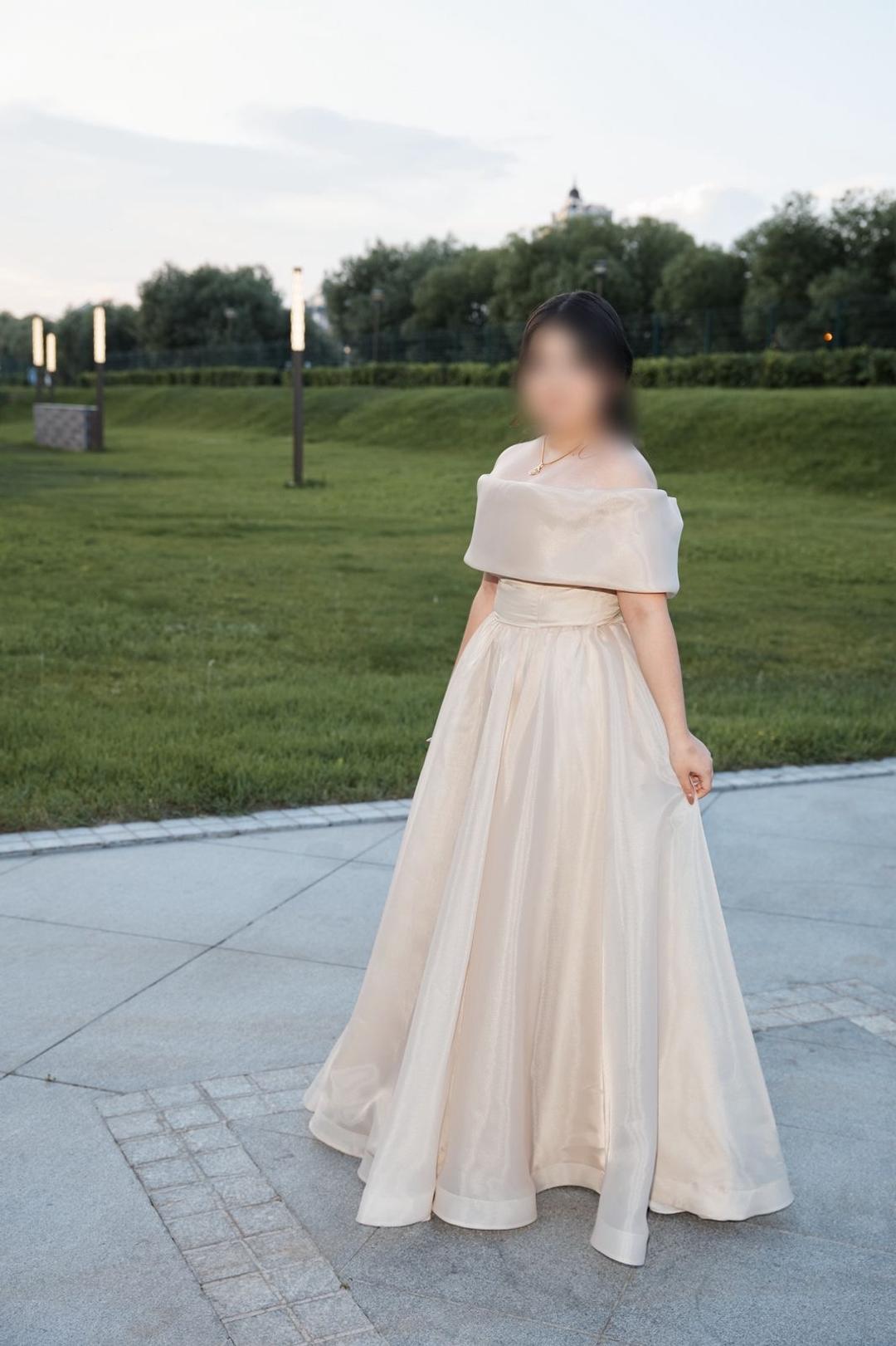 Дом платьев Helena Nabokina Вечернее платье макси с открытыми плечами — фото 2