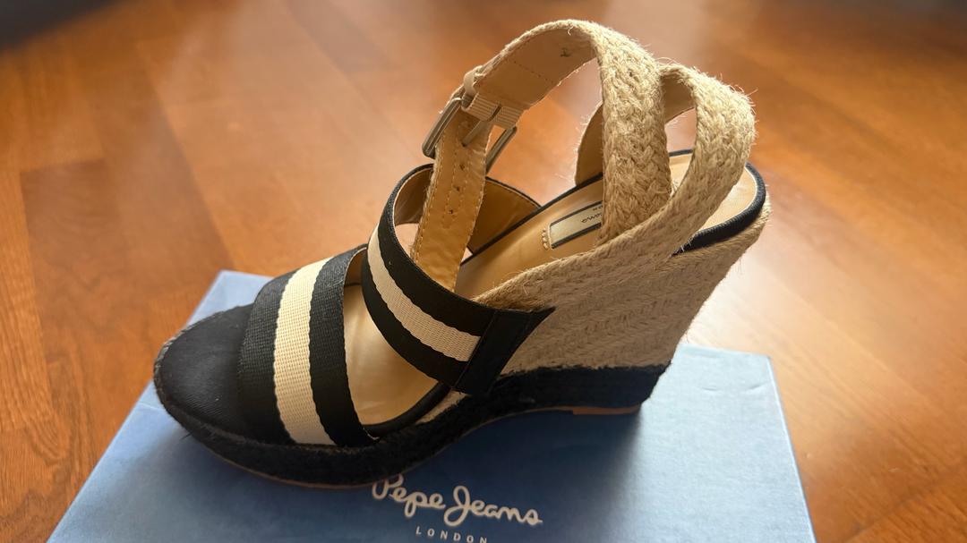 Pepe Jeans Сандалии Pepe Jeans на танкетке — фото 2