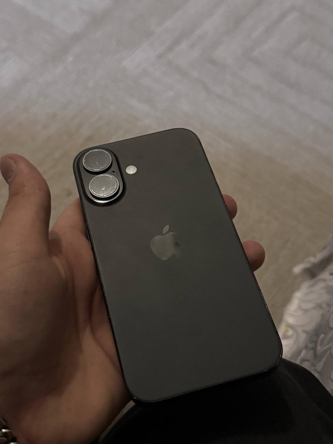 Apple Смартфон Apple iPhone 16 — фото 2