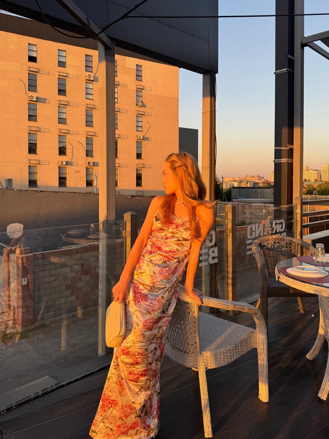 Нет бренда Платье миди с цветочным принтом — фото 2