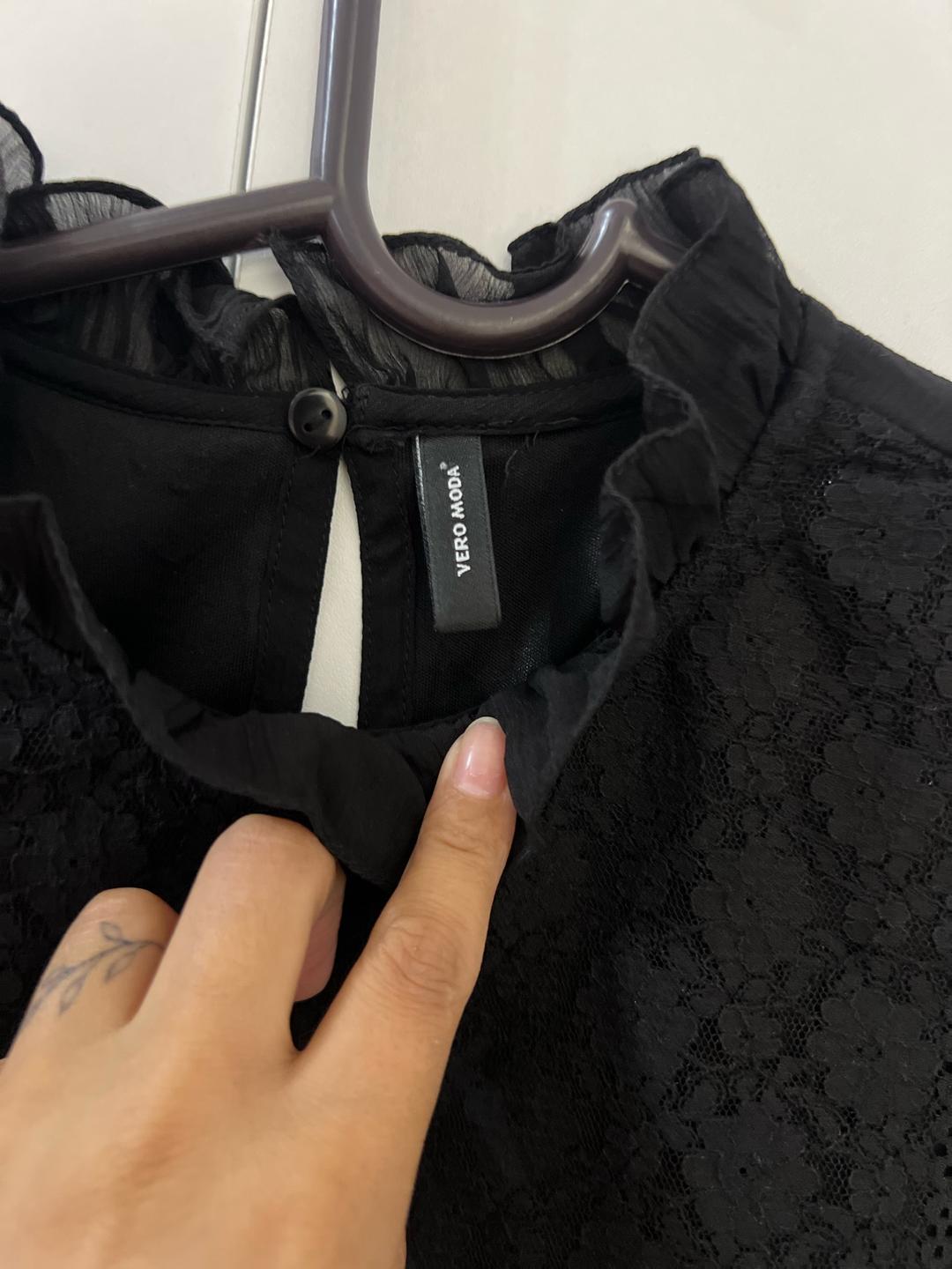 Vero Moda Блуза Vero Moda с кружевными вставками — фото 2