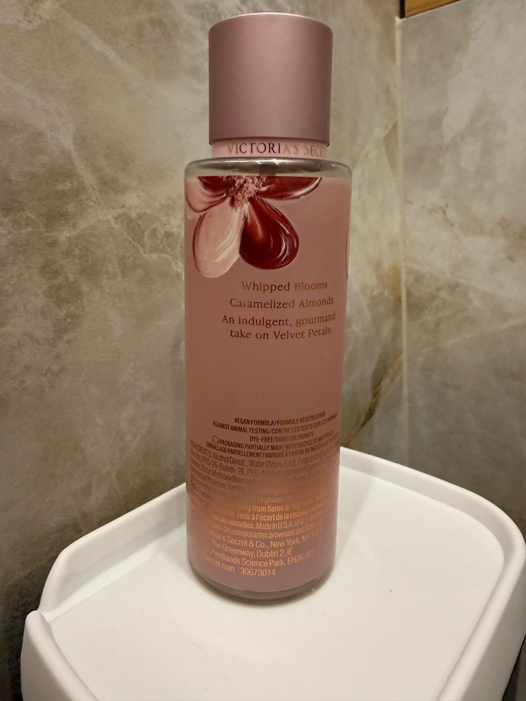 Victoria's Secret Парфюмированный мист Victoria’s Secret Velvet Petals Brûlée — фото 2