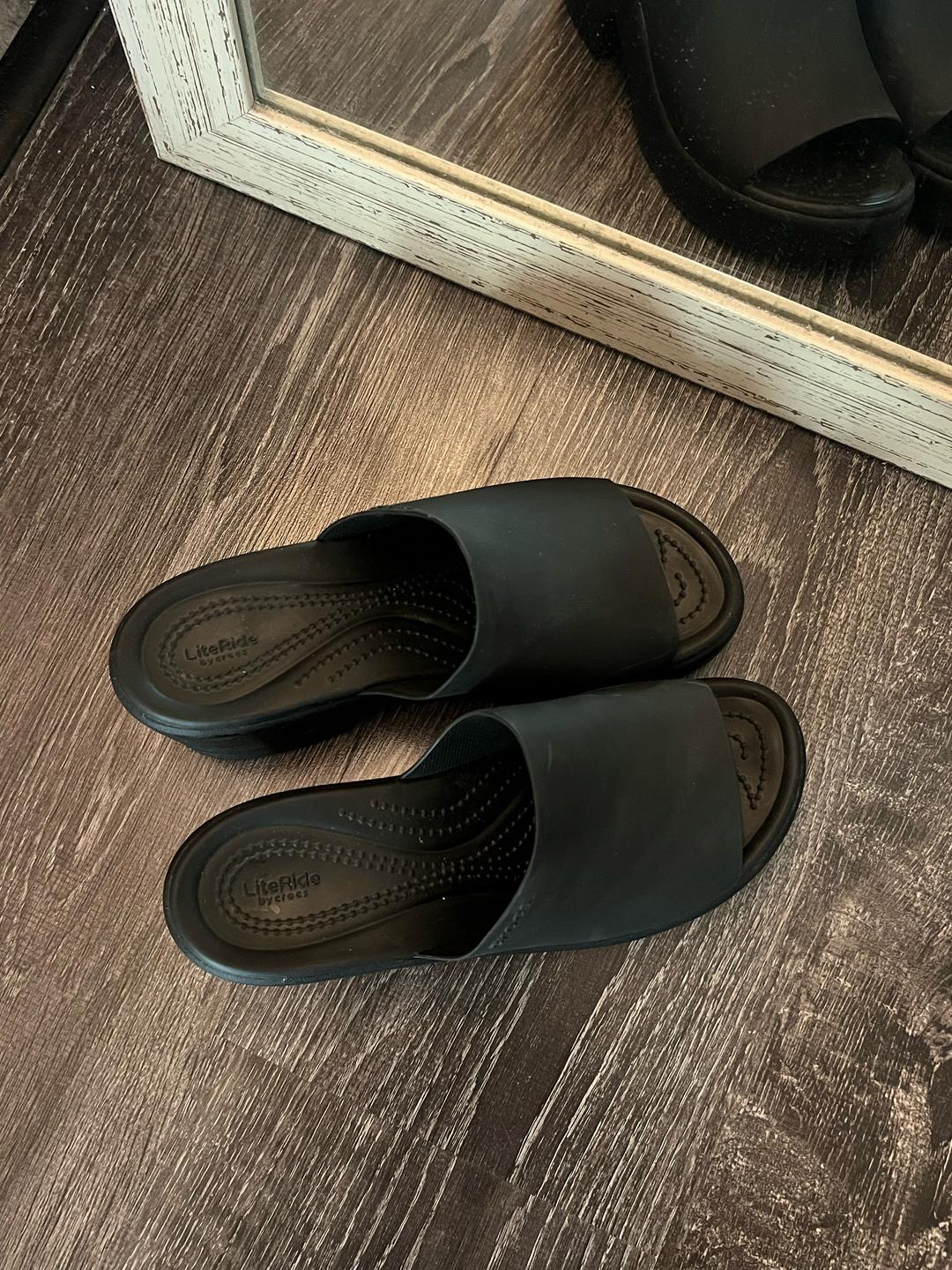 Crocs Женские сандалии Crocs — фото 2