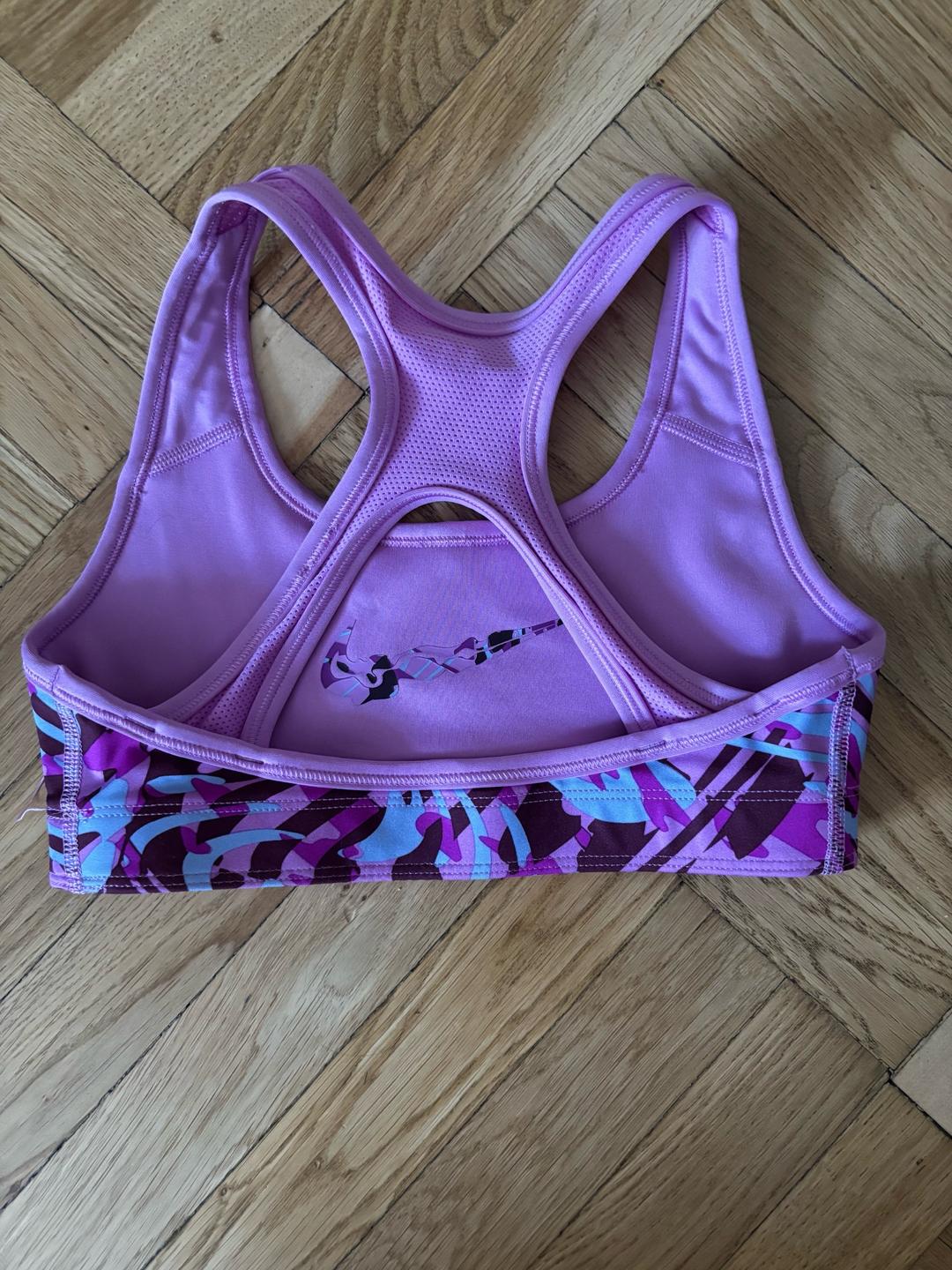 Nike Спортивный топ на 6-7 лет — фото 2