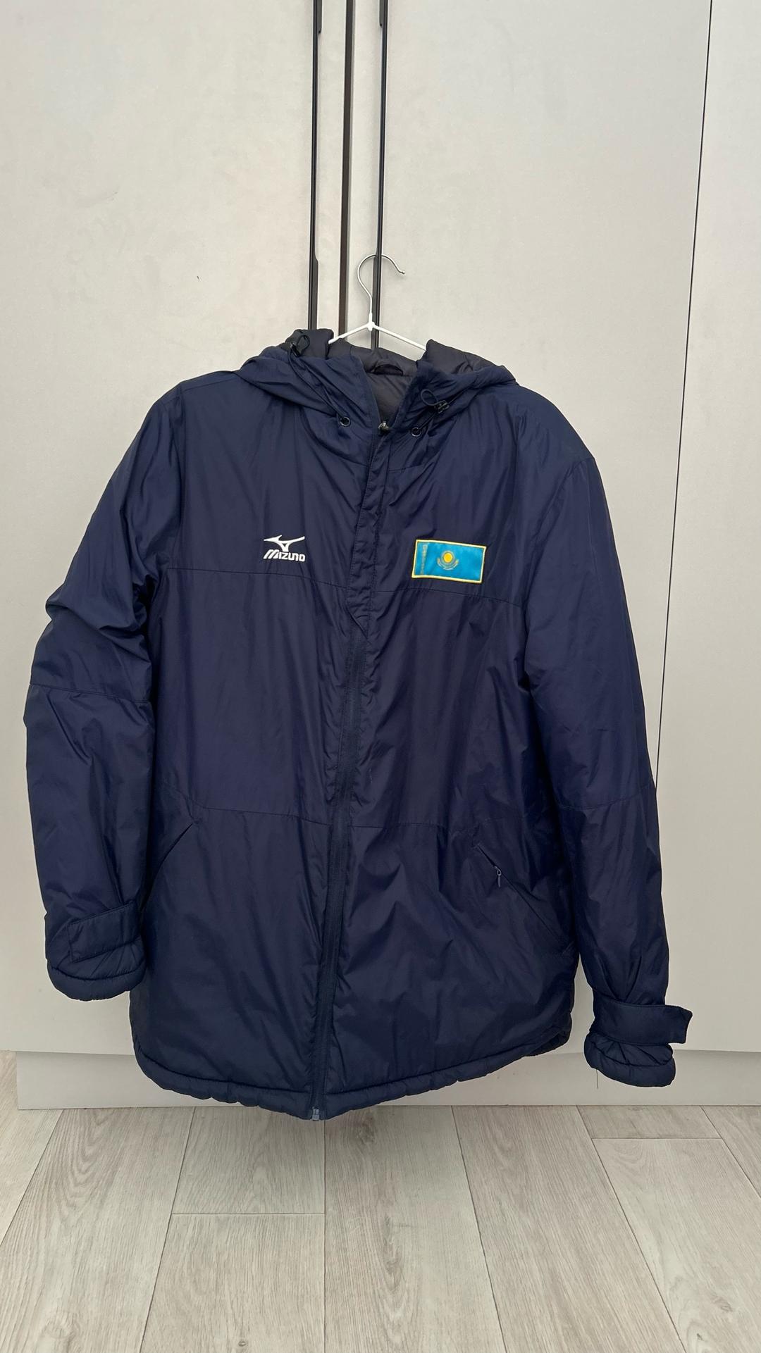Mizuno Фирменная спортивная куртка / пуховик Mizuno (уни женск/мужск) — фото 2