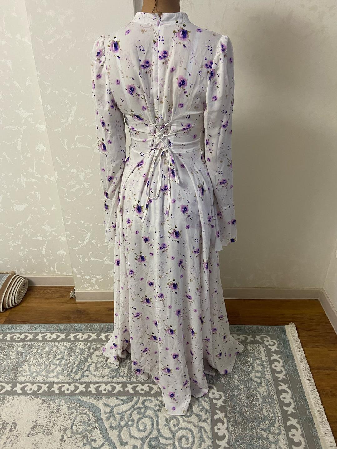 Aipery collection Платье макси в цветочный принт со шнуровкой на спине — фото 2