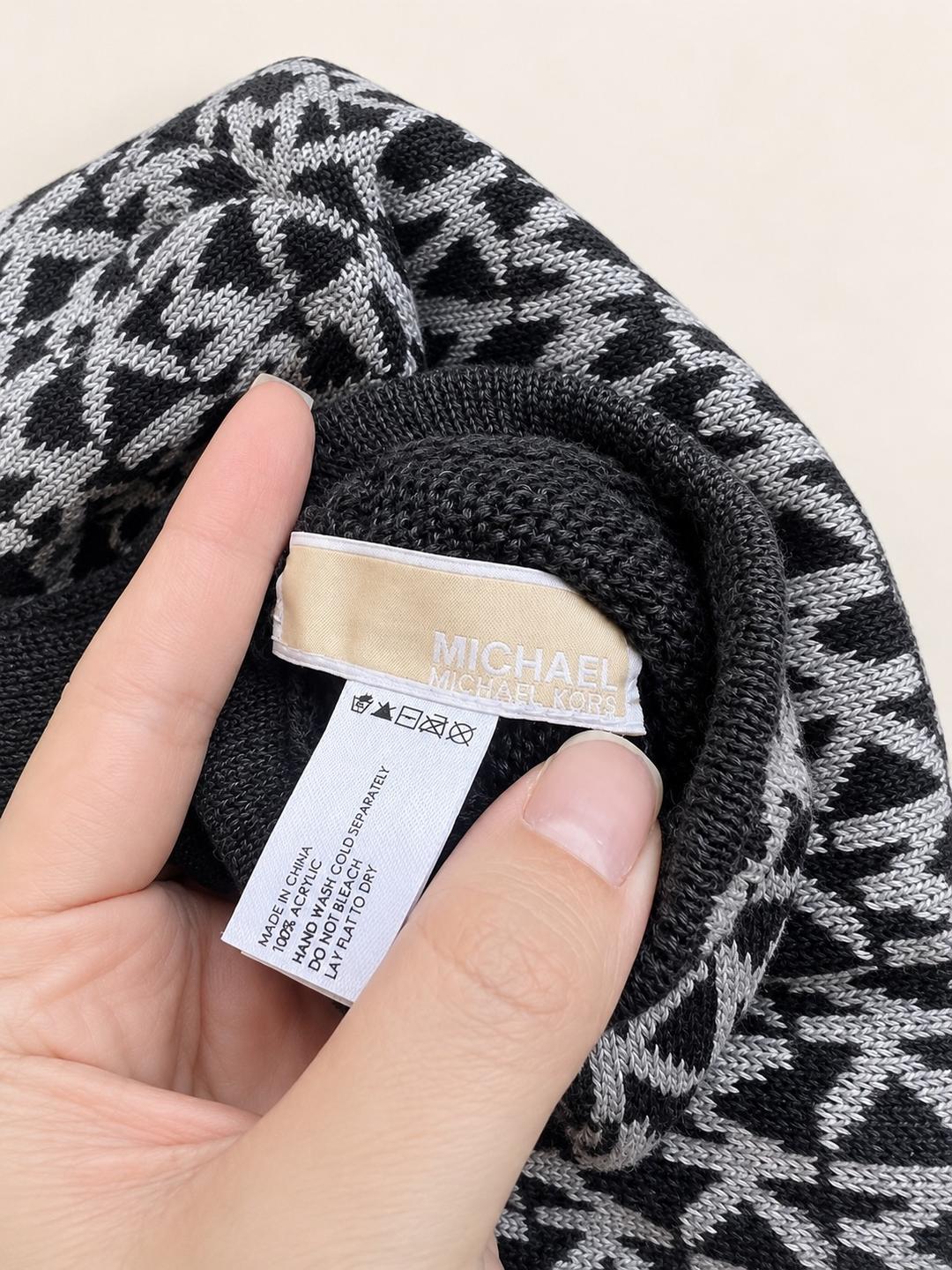 Michael Kors Новый подарочный набор Michael Kors (оригинал): шапка, шарф, перчатки — фото 2