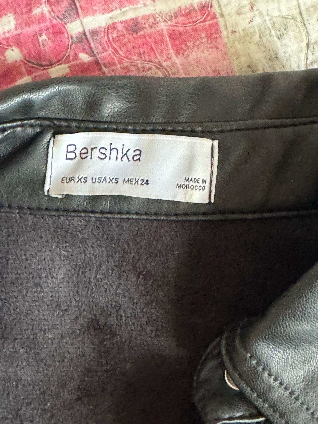 Bershka Кожанная короткая куртка — фото 2