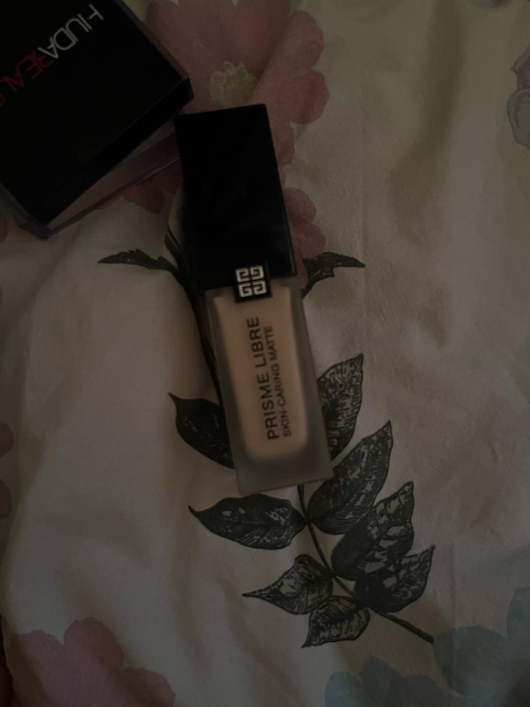 Givenchy Тональный крем Givenchy Prisme Libre Skin-Caring Matte — фото 2