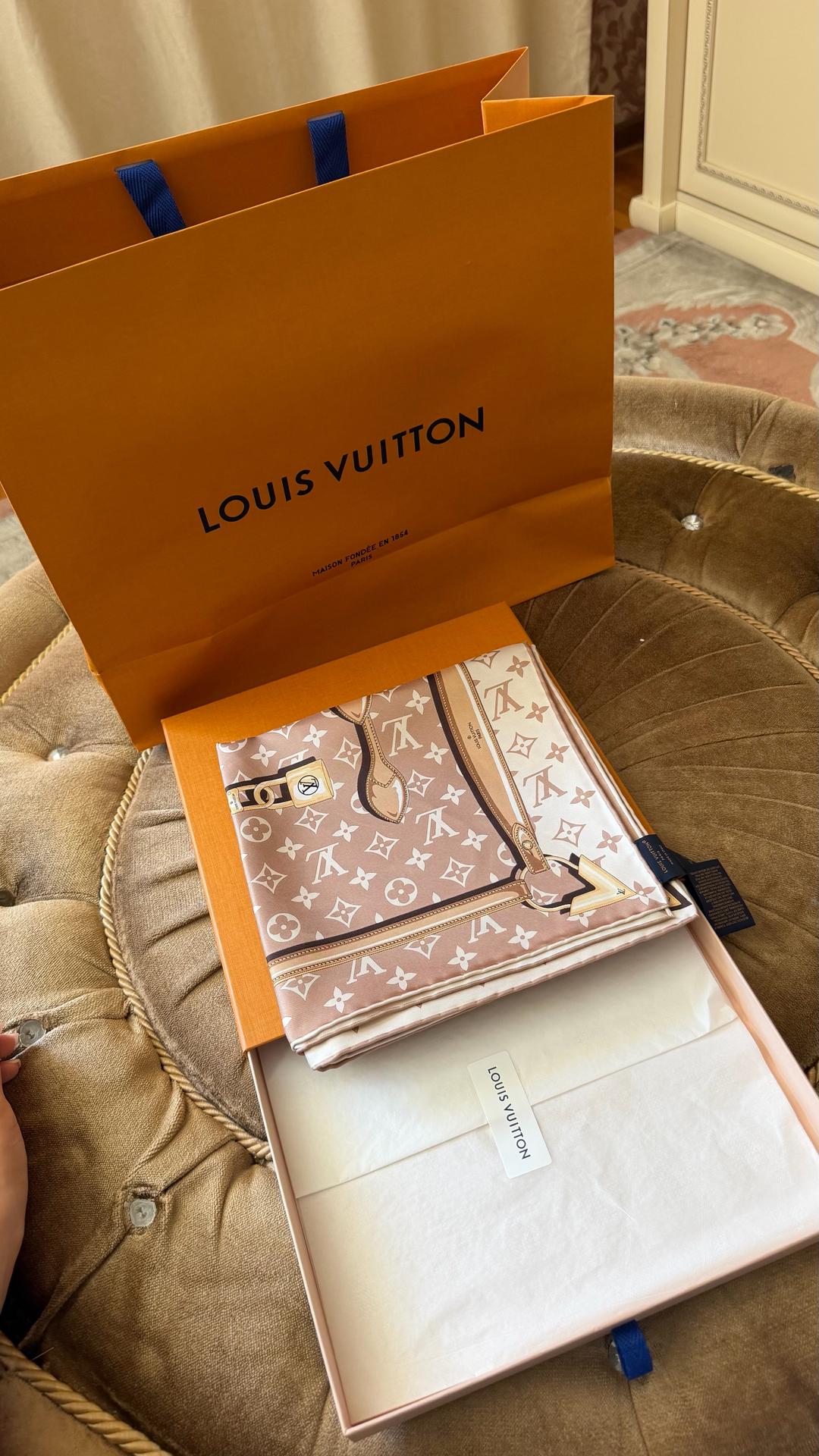 Louis Vuitton Шелковый платок Louis Vuitton — фото 2