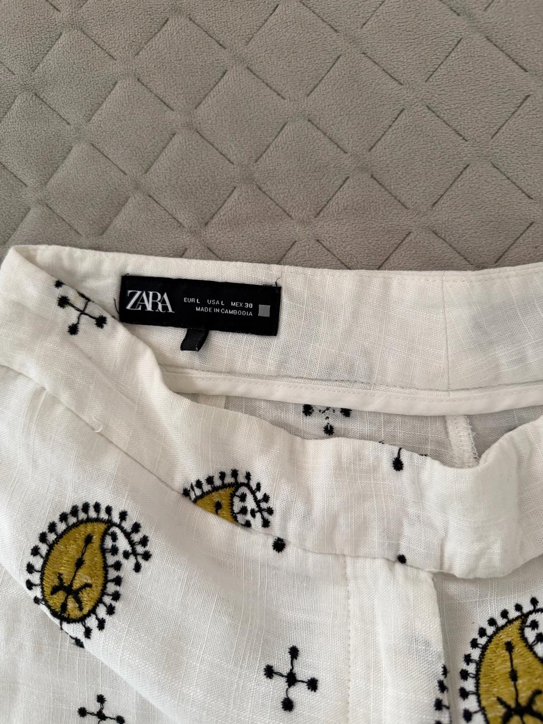 Zara Брюки ZARA белого цвета с желтым узором — фото 2