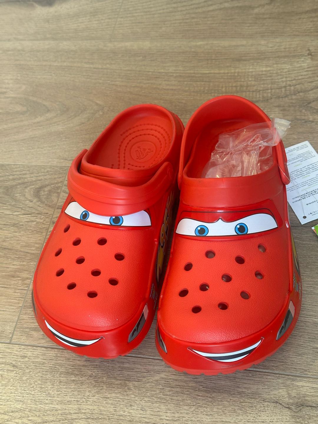 Crocs Сабо Crocs с принтом Молния Маккуин — фото 2