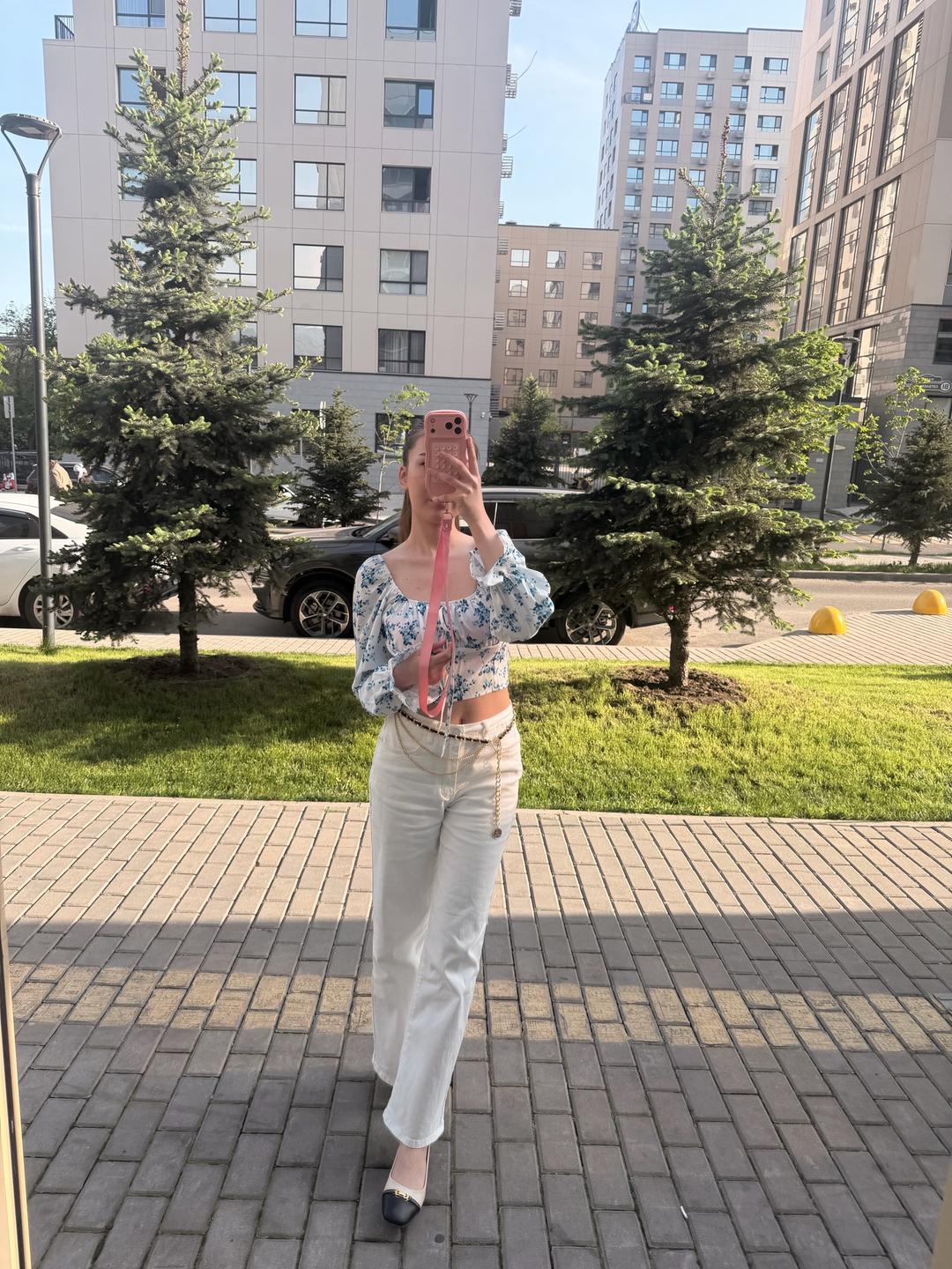 Топ с цветочным принтом и открытыми плечами — фото 2
