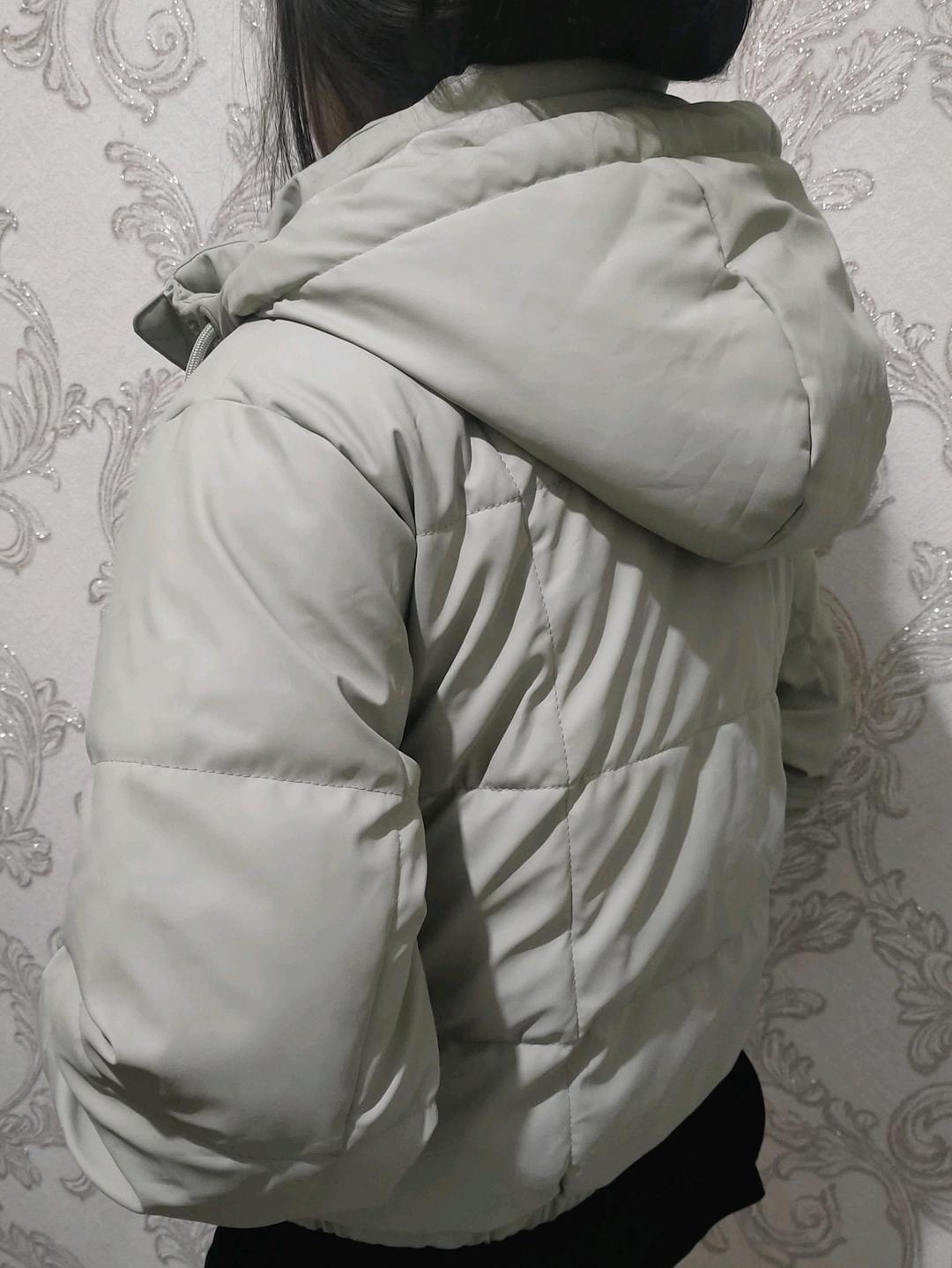 Pull & Bear Светло зелёная куртка с холодным подтоном из Pull&Bear — фото 2
