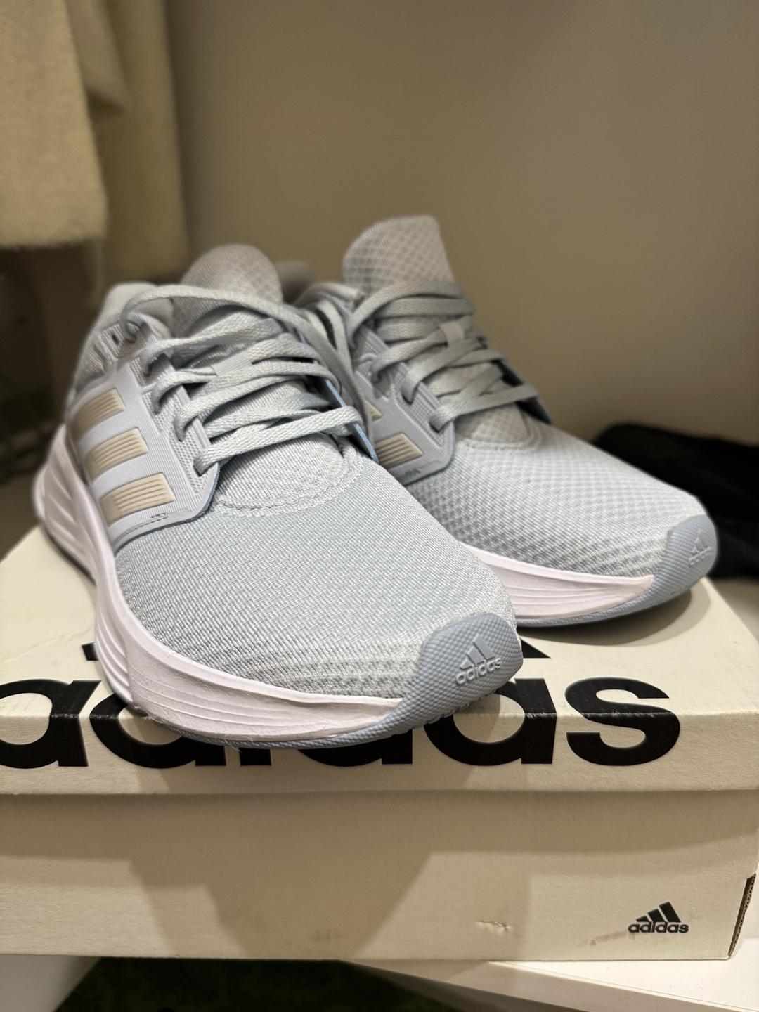 Adidas Кроссовки Adidas, оригинал — фото 2