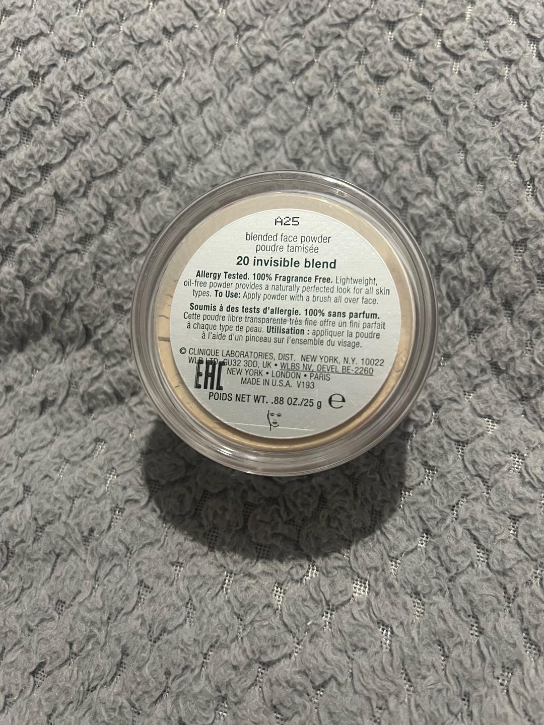 Clinique Рассыпчатая пудра для лица Clinique Blended Face Powder в культовом полупрозрачн — фото 2