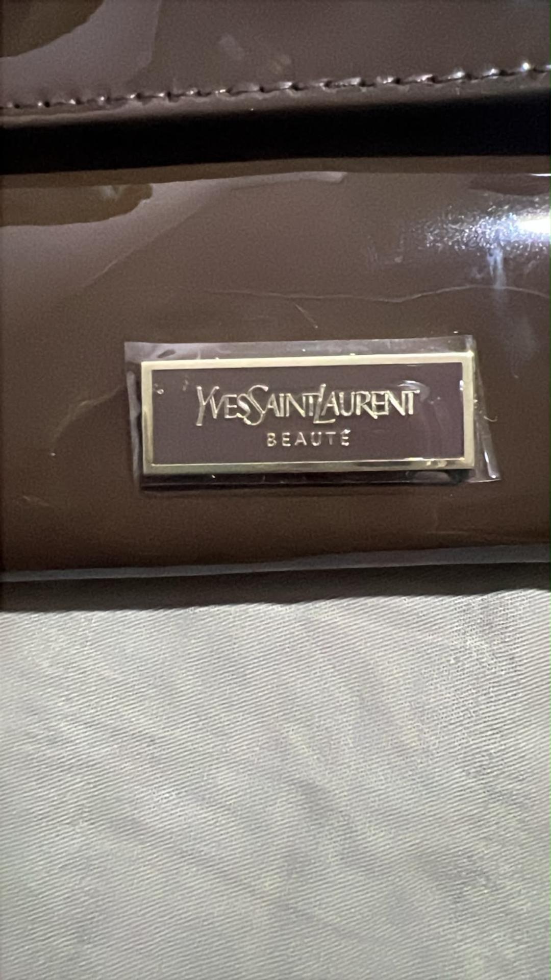 Yves Saint Laurent Yves Saint Laurent косметичка — фото 2